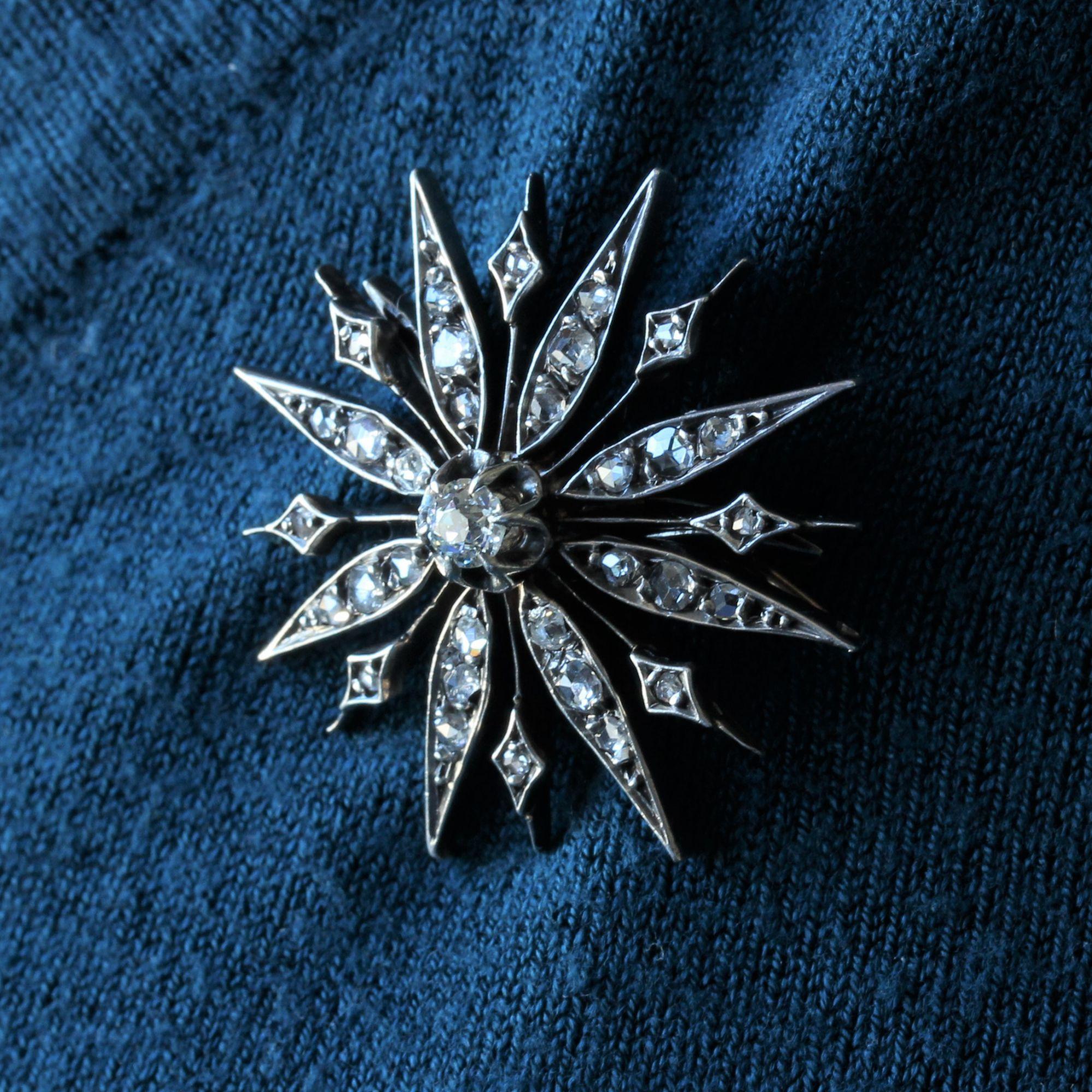 French 19th Century Diamonds 18 Karat Yellow Gold Silver Snowflake Brooch For Sale 2
