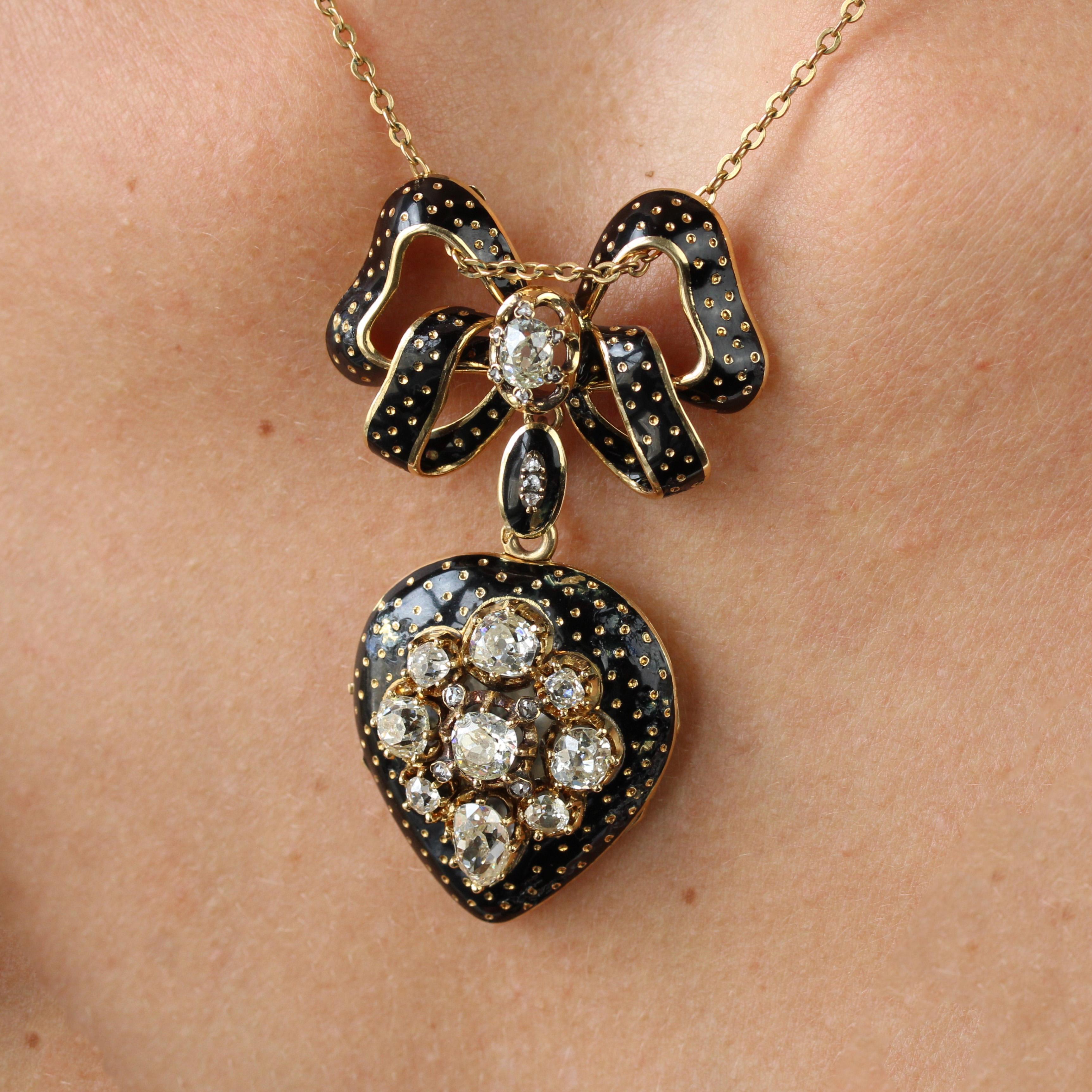 Französische Medaillon-Anhänger-Brosche aus 18 Karat Gelbgold mit Diamanten und Emaille aus dem 19. Jahrhundert im Angebot 5