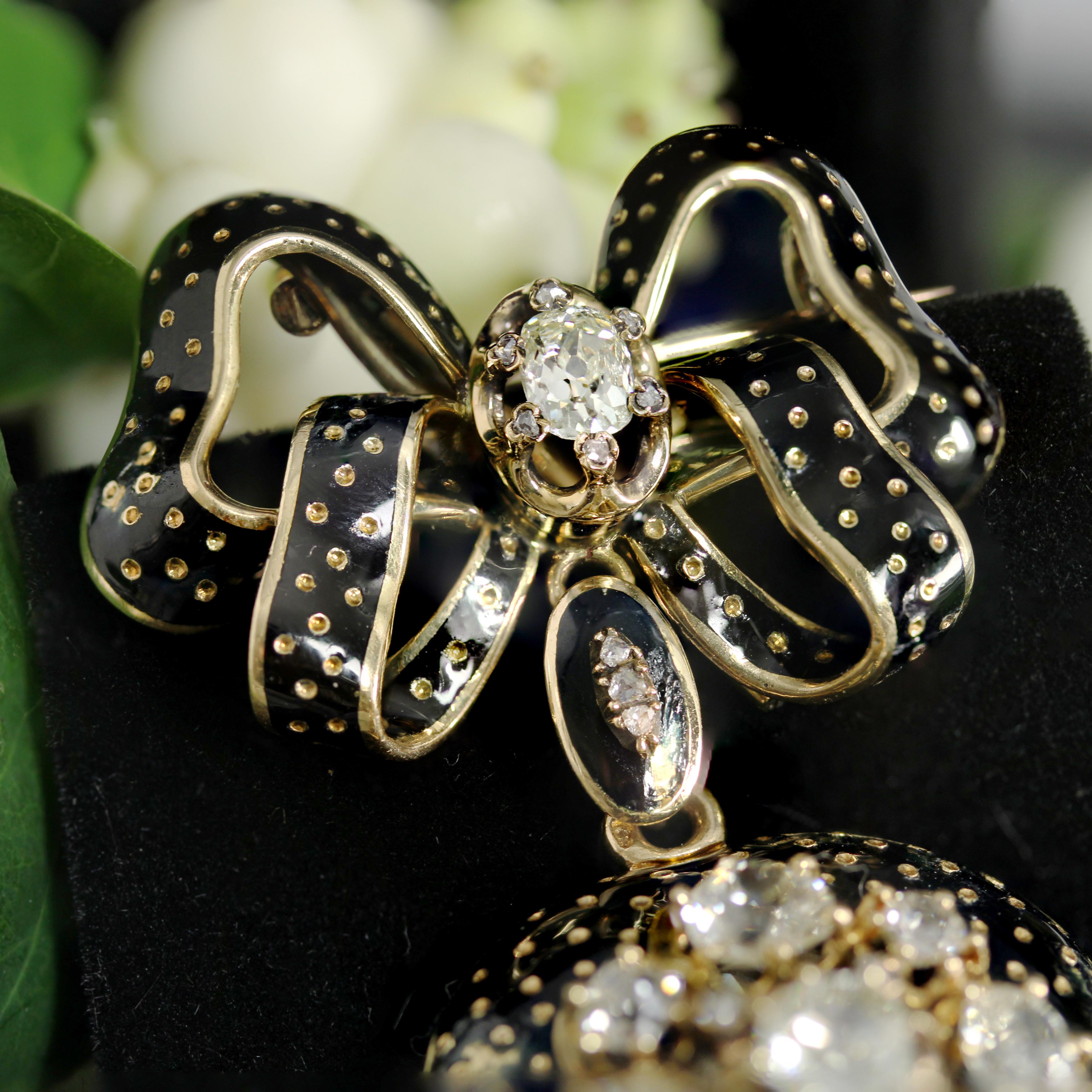 Französische Medaillon-Anhänger-Brosche aus 18 Karat Gelbgold mit Diamanten und Emaille aus dem 19. Jahrhundert im Angebot 10
