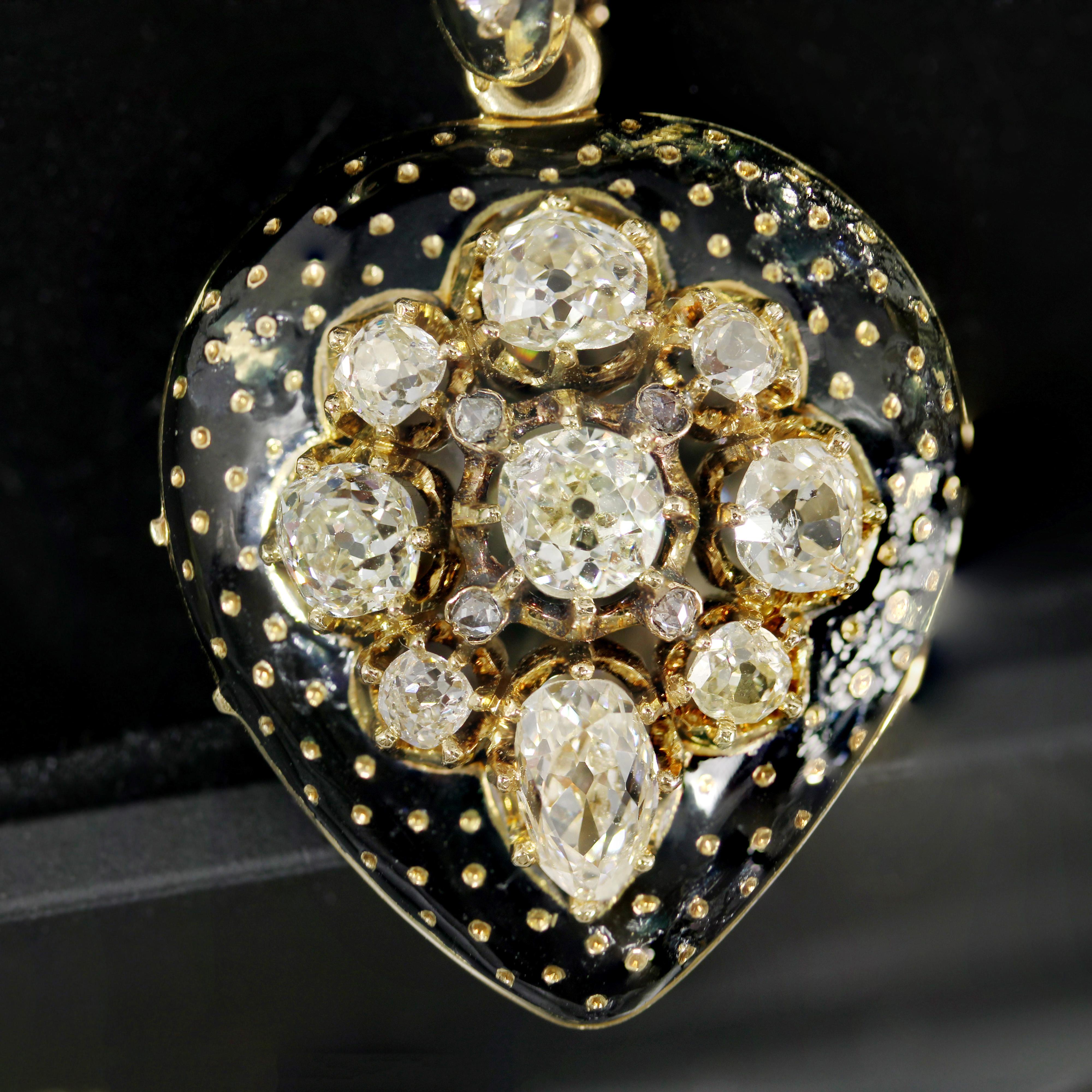 Französische Medaillon-Anhänger-Brosche aus 18 Karat Gelbgold mit Diamanten und Emaille aus dem 19. Jahrhundert im Angebot 11