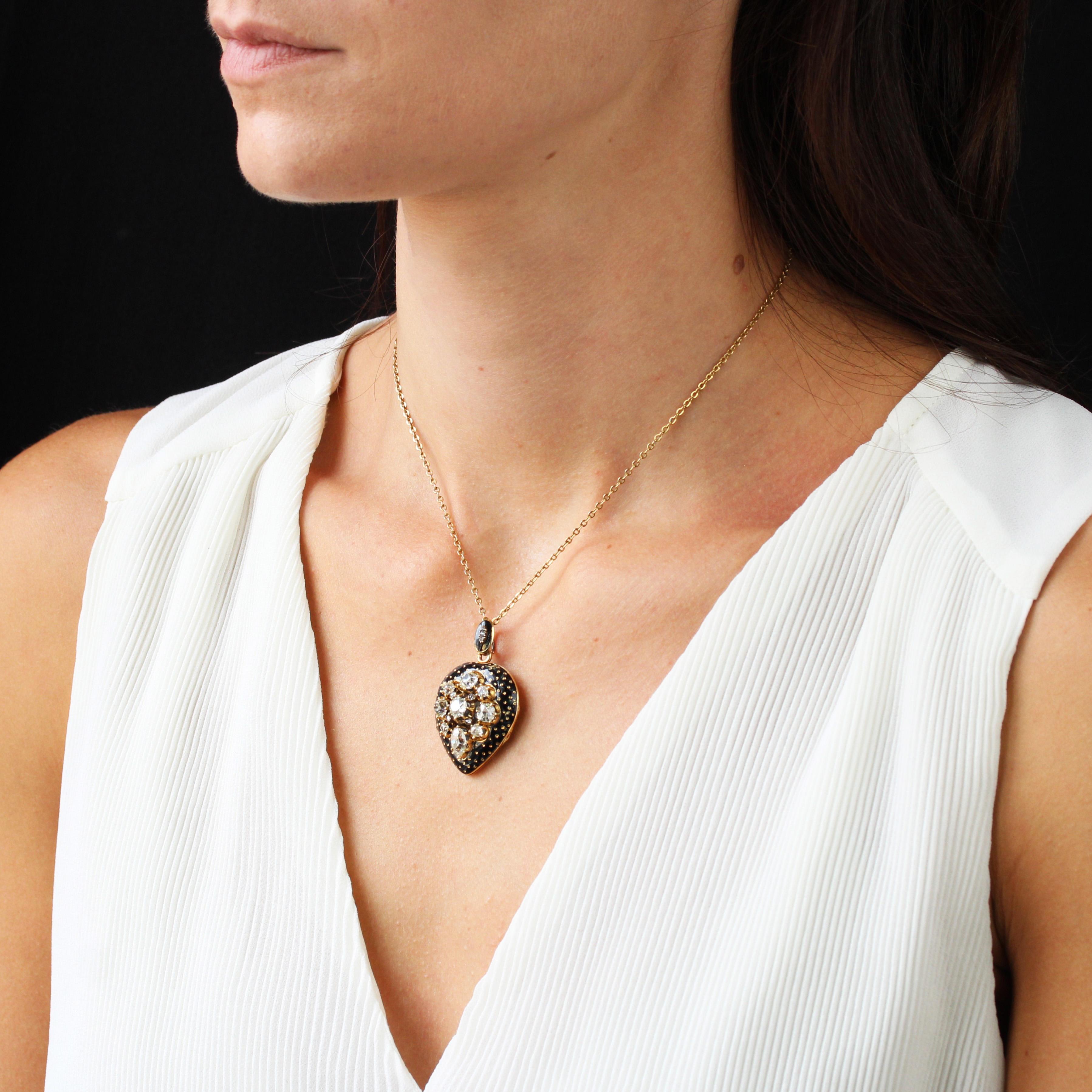 Französische Medaillon-Anhänger-Brosche aus 18 Karat Gelbgold mit Diamanten und Emaille aus dem 19. Jahrhundert im Angebot 3