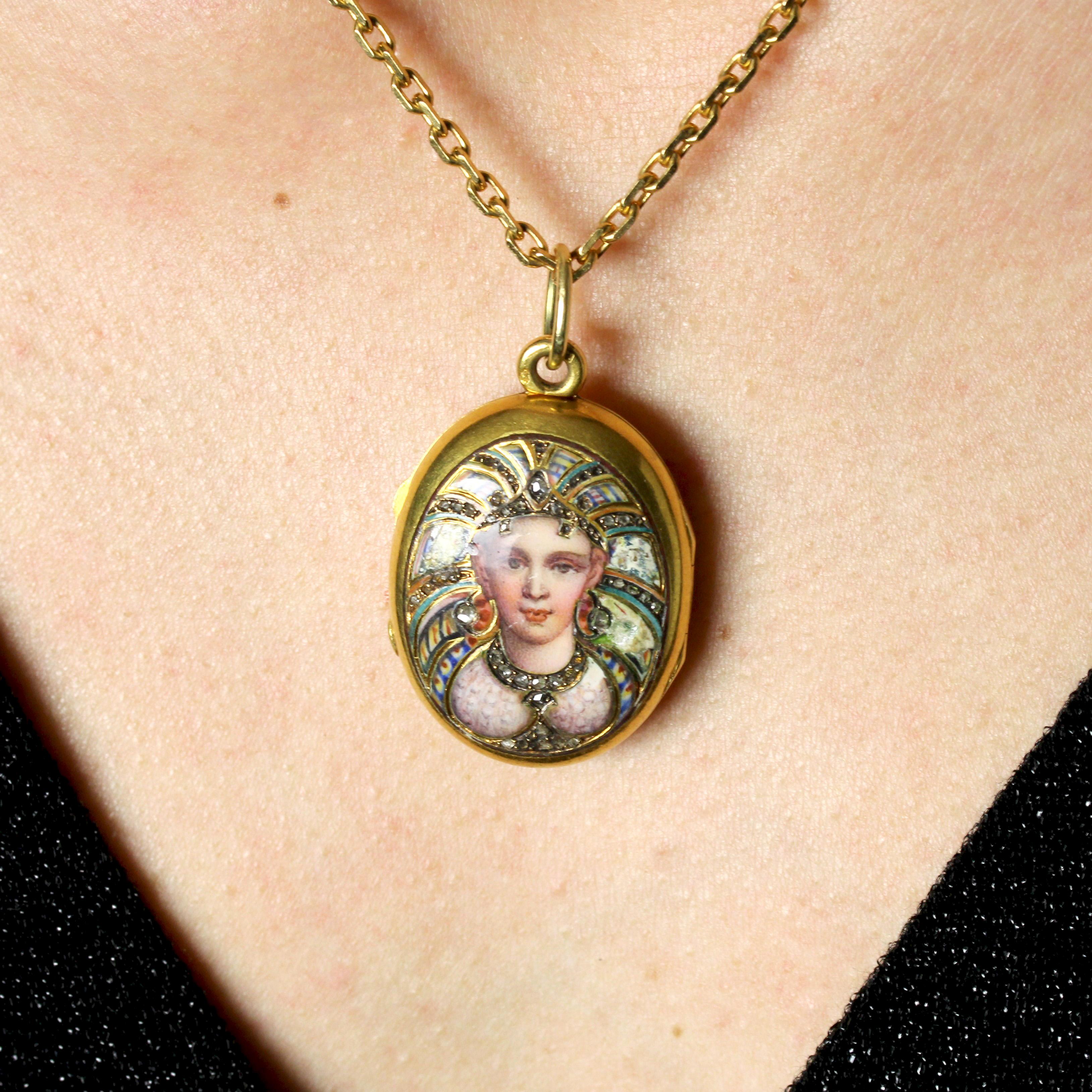 French 19th Century Diamonds Enamel 18 karat Yellow Gold Locket Pendant For Sale 3