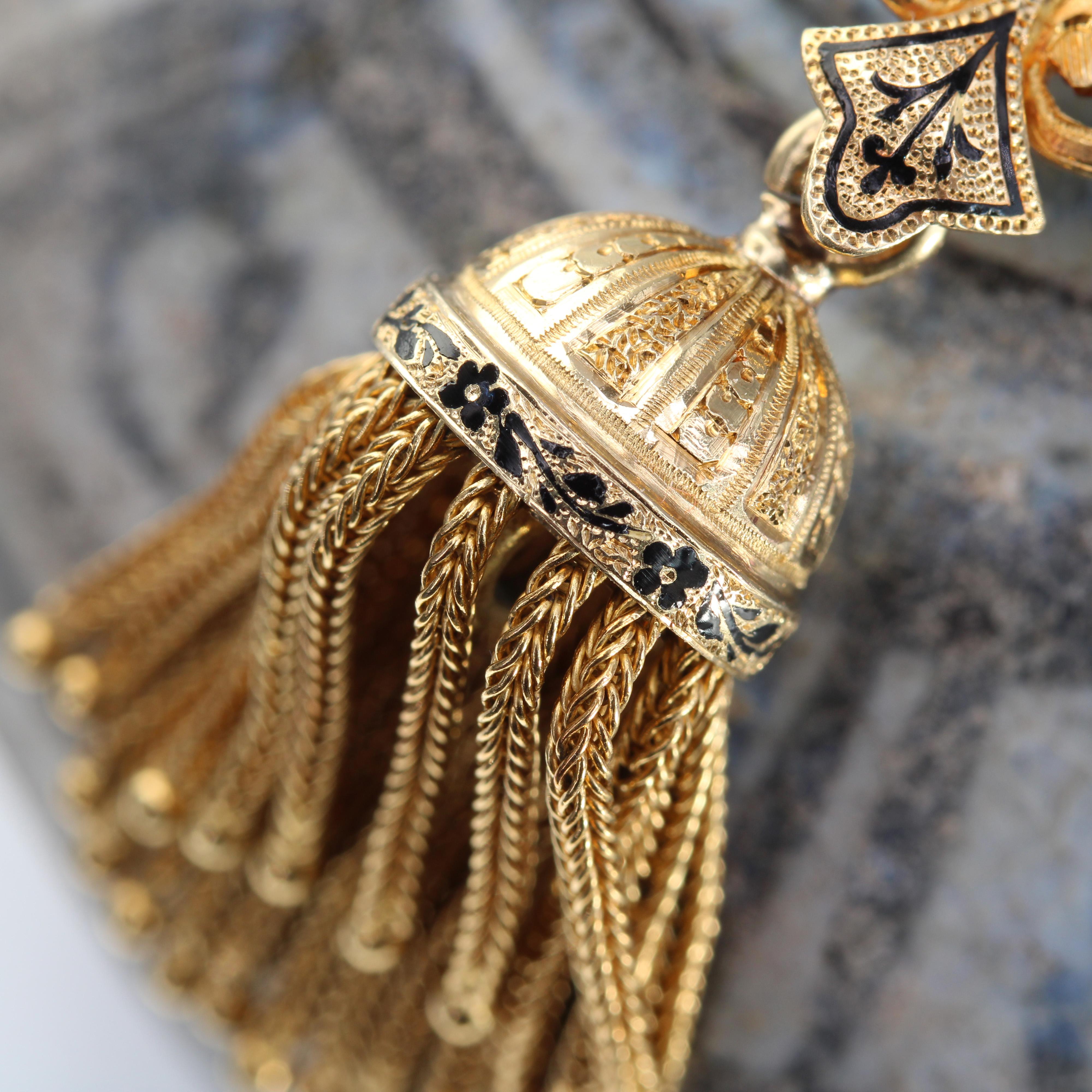 French 19th Century Diamonds Enamel 18 Karat Yellow gold Tassel Pendant For Sale 2