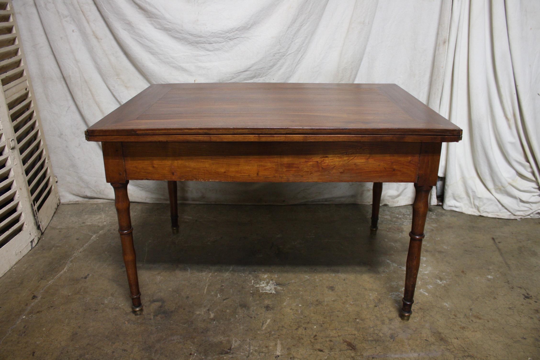 Table de salle à manger française du XIXe siècle en vente 7