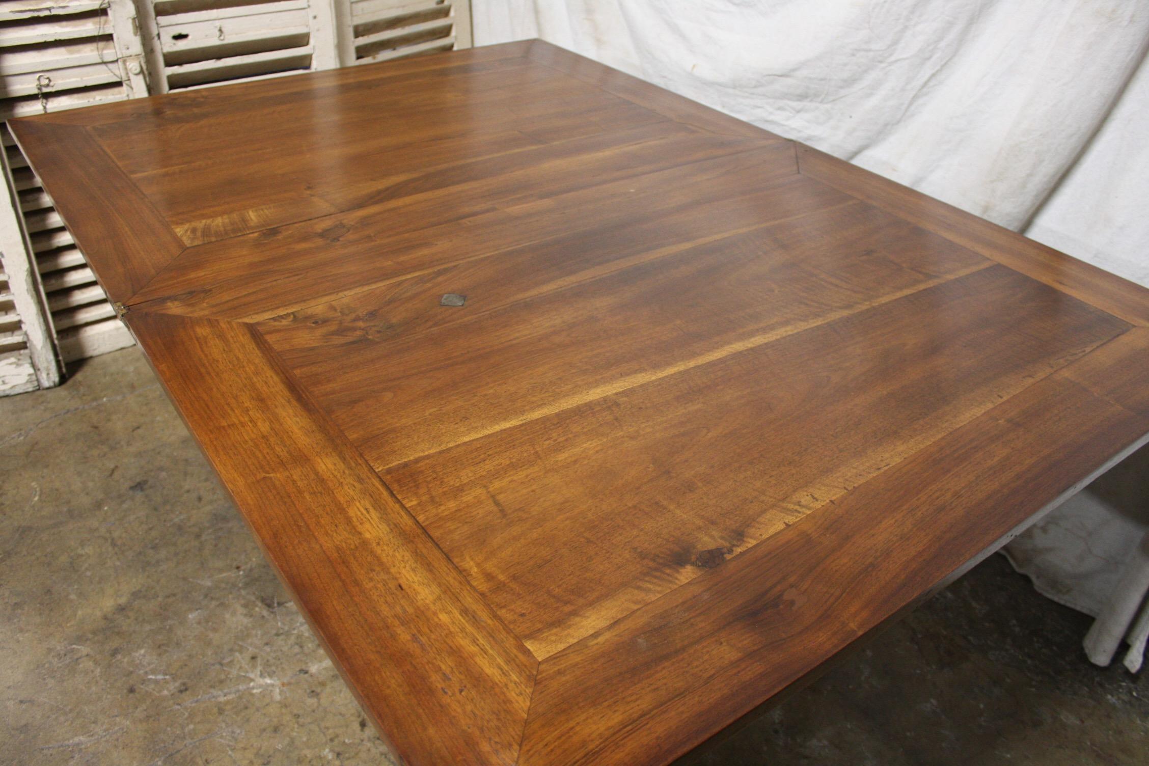 Very interesting table that can be fold when you dont need it as a big size with a storage under the top to put the napkins eventually. Beautiful walnut wood with castors at the feet.
Dimensions when the table is closed 45.75''W x 32.5''D x 30''H.