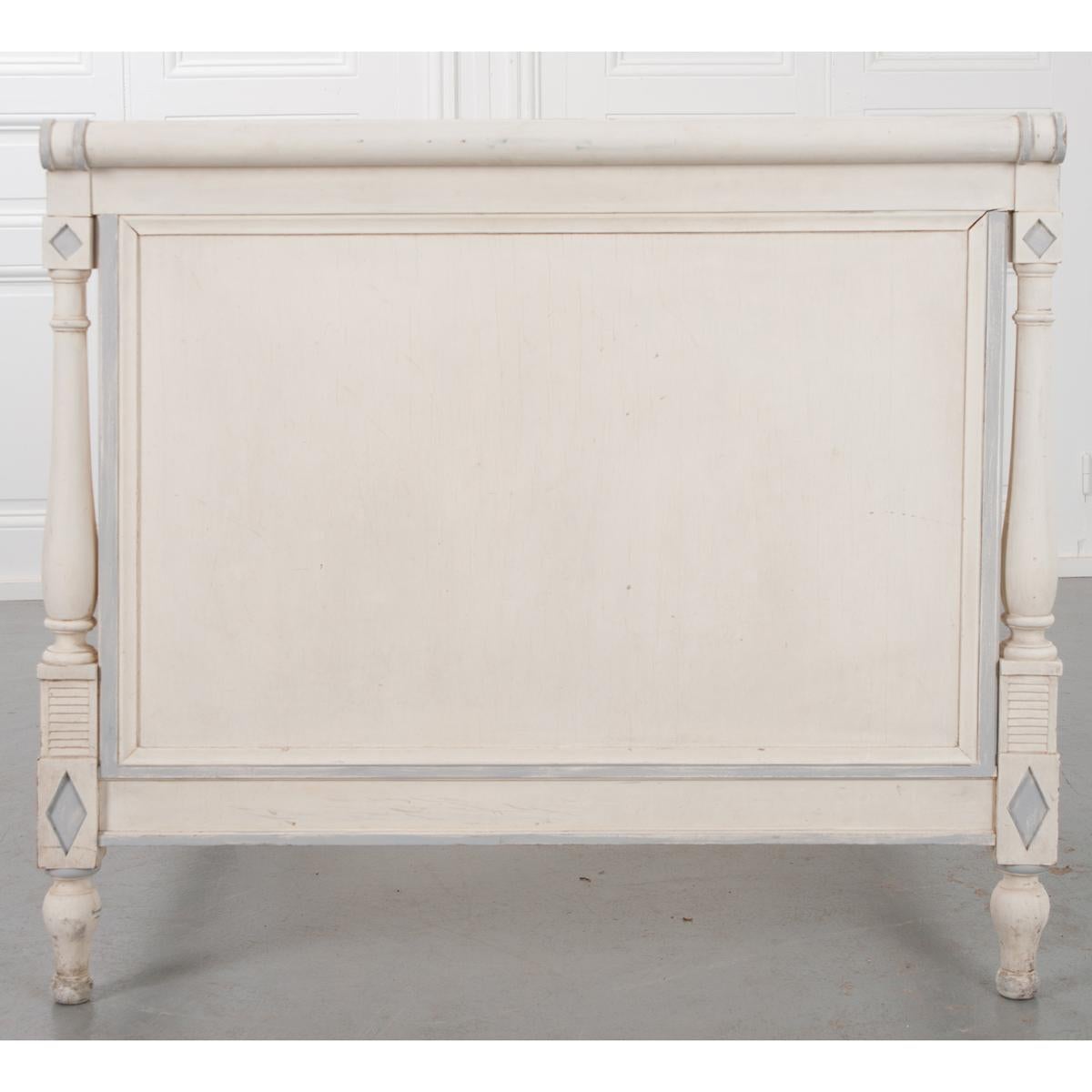 French 19th Century Directoire Painted Twin Bed In Good Condition In Baton Rouge, LA
