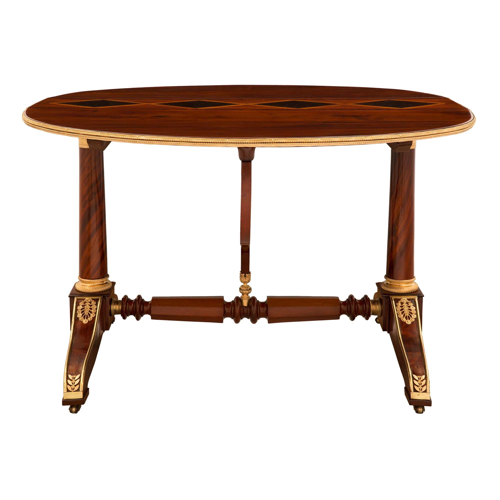 Table d'appoint/de centre de table française de style Directoire du XIXe siècle