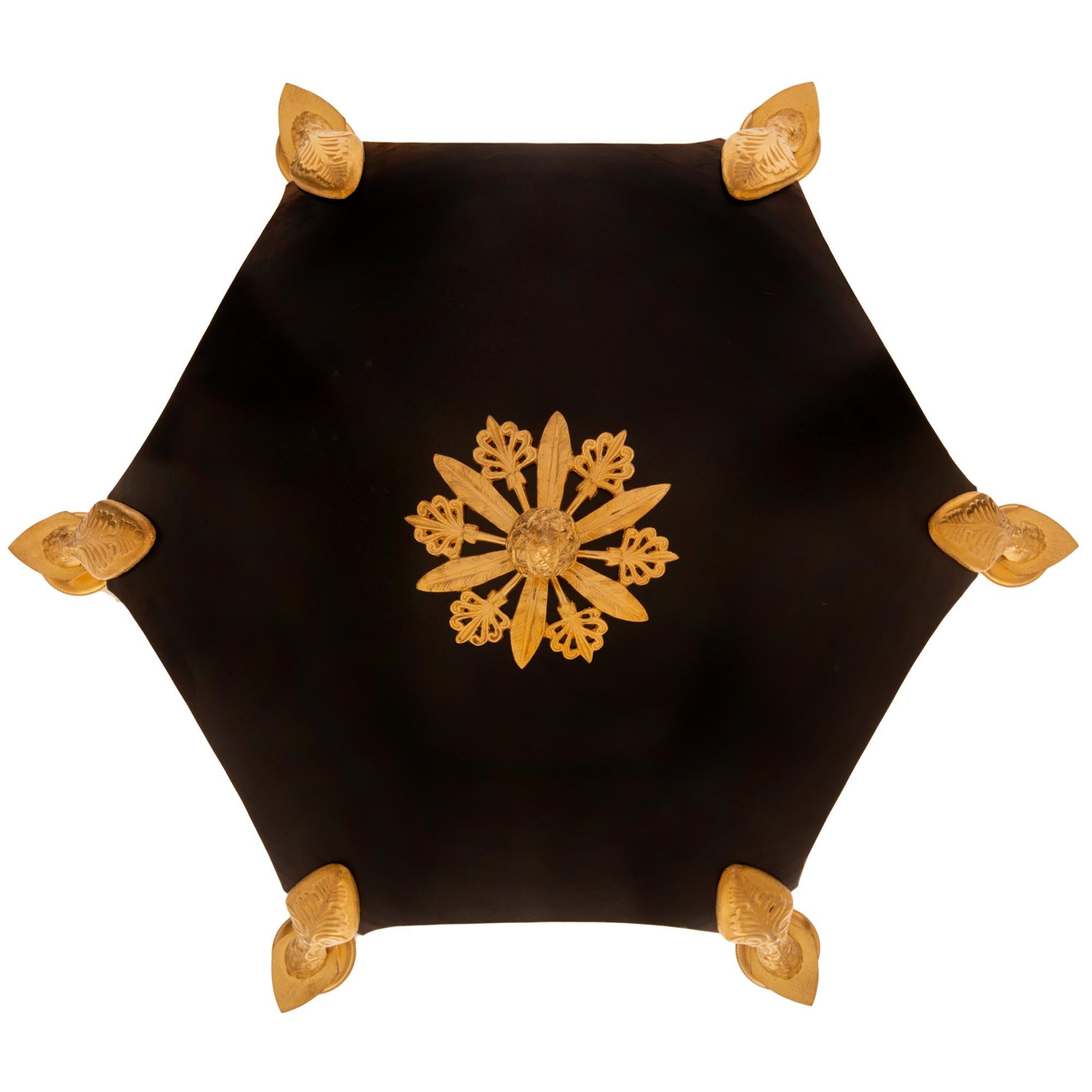 Bronzo Lampadario francese del XIX secolo in bronzo patinato e Ormolu in vendita