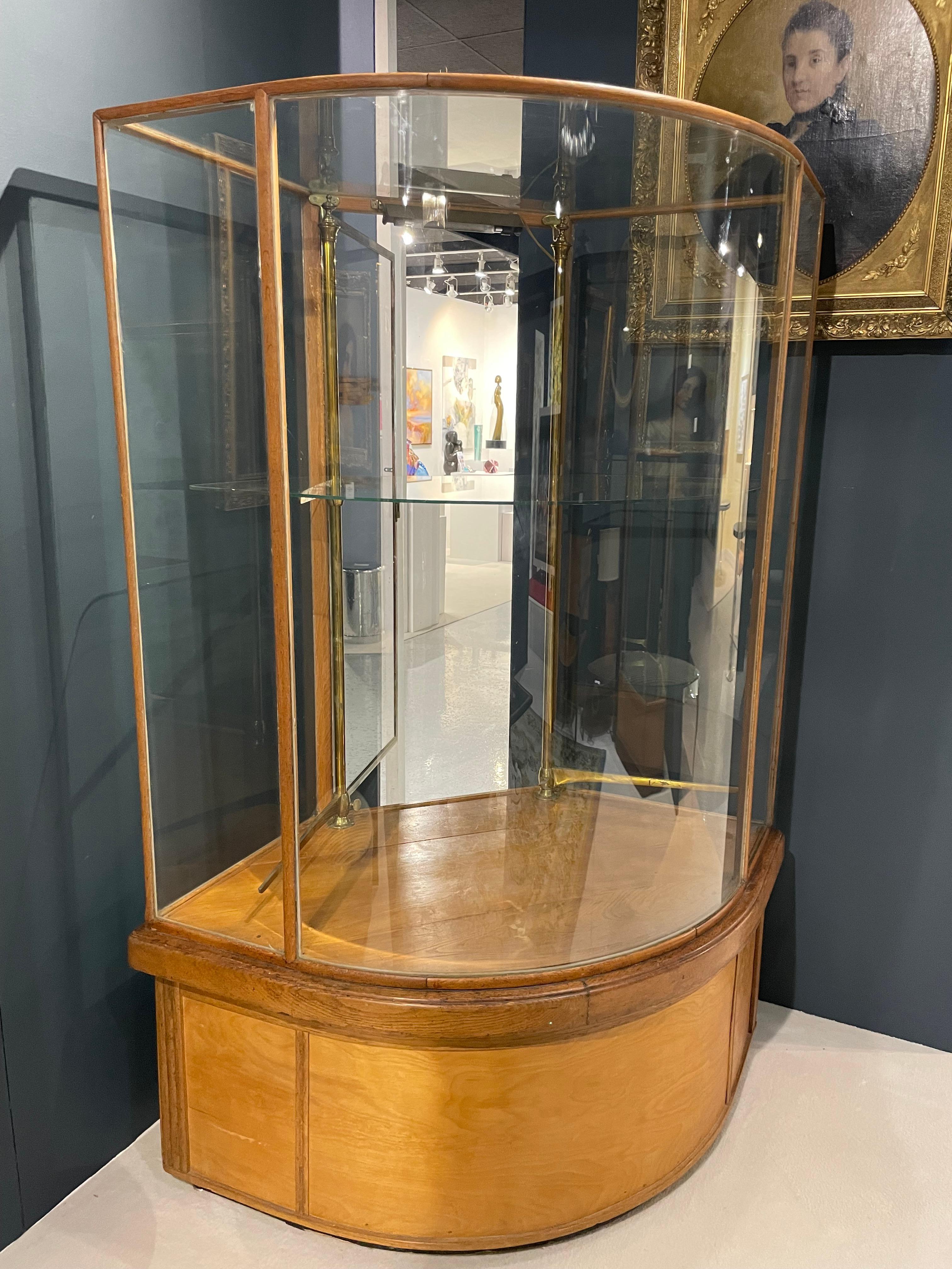 Extraordinary curved corner display case, with a shelf and support in brass. Two drawers at the back. French work, late 19th century. Splendid and rare.