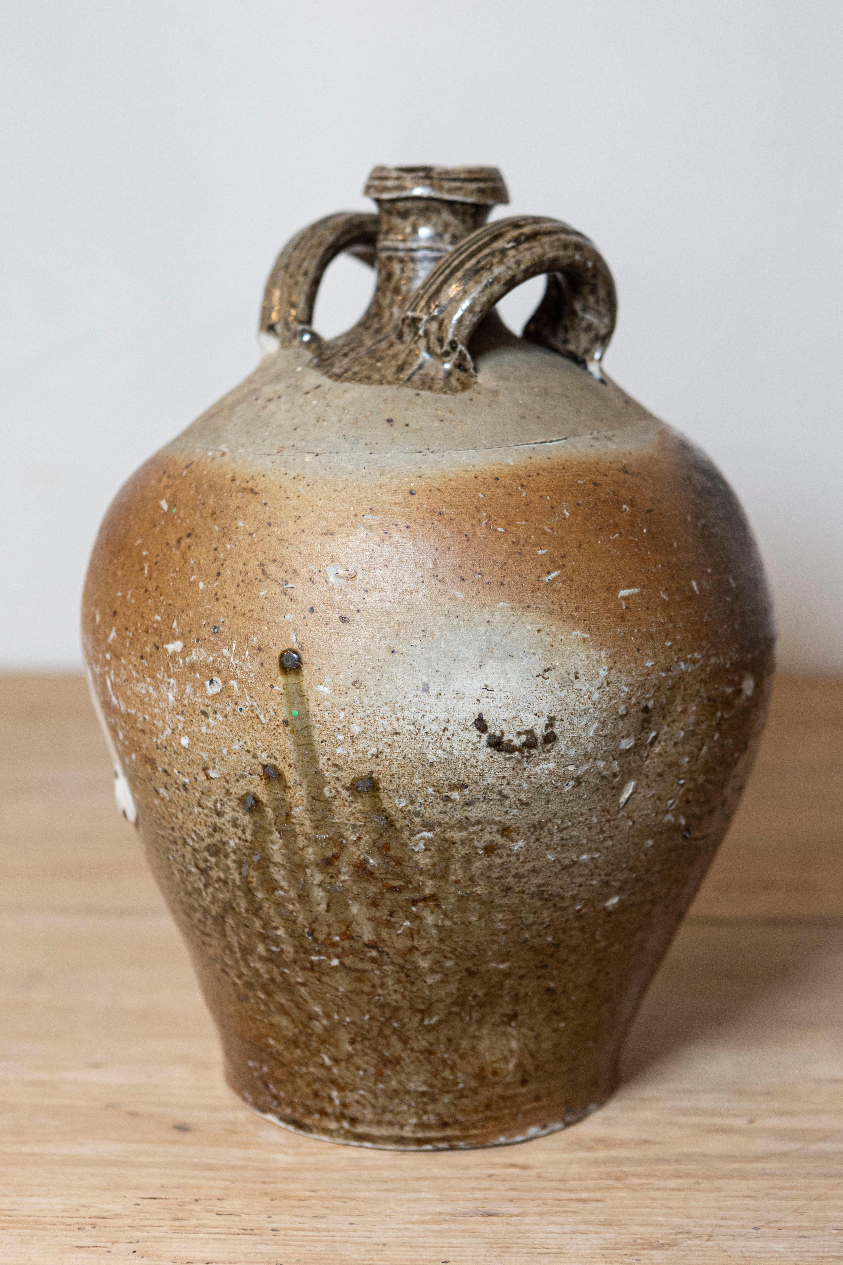 Rustique Pichet en poterie à glaçure marron à double poignée du 19ème siècle avec caractère rustique en vente