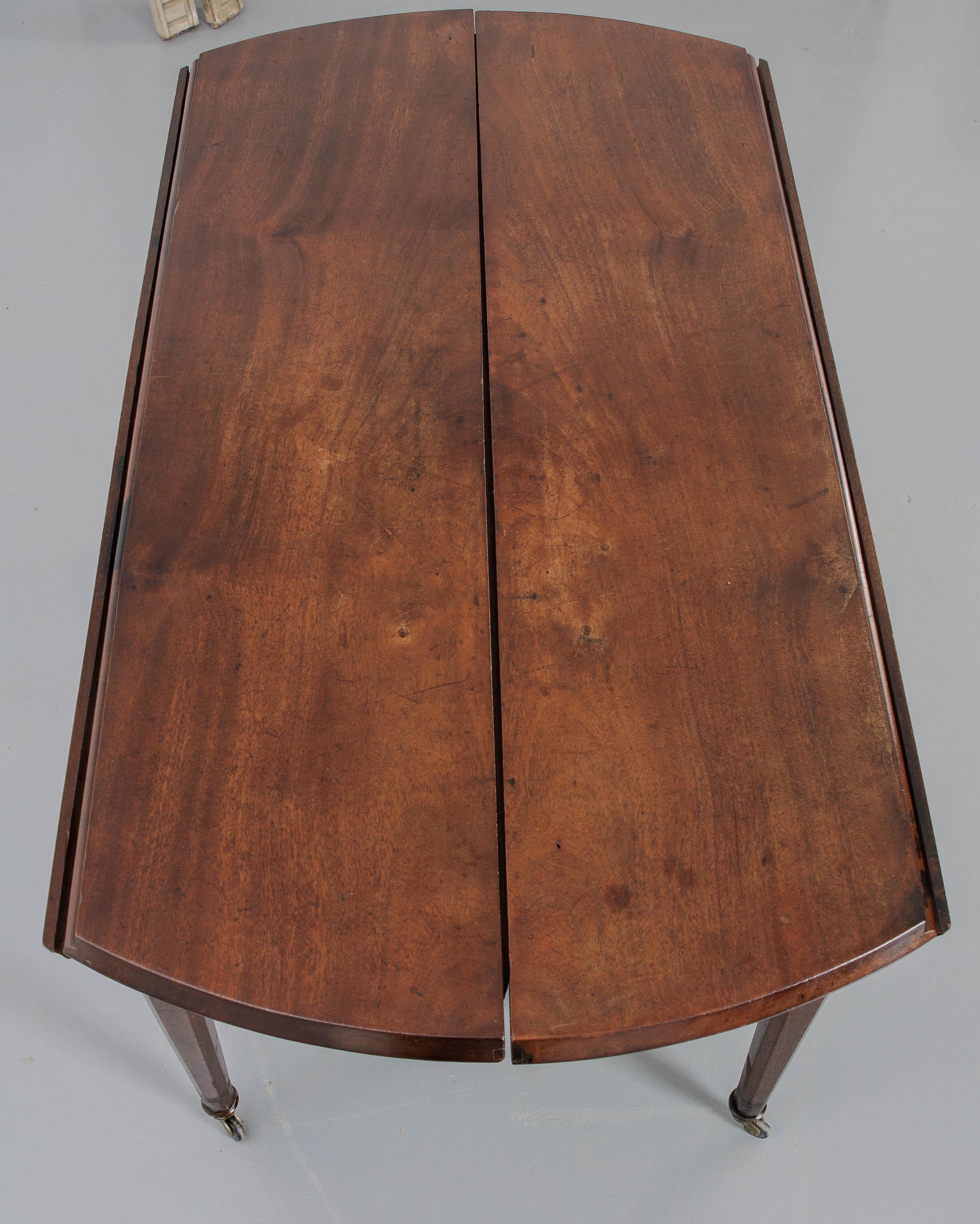 French 19th Century Drop Leaf Mahogany Dining Table In Good Condition In Baton Rouge, LA