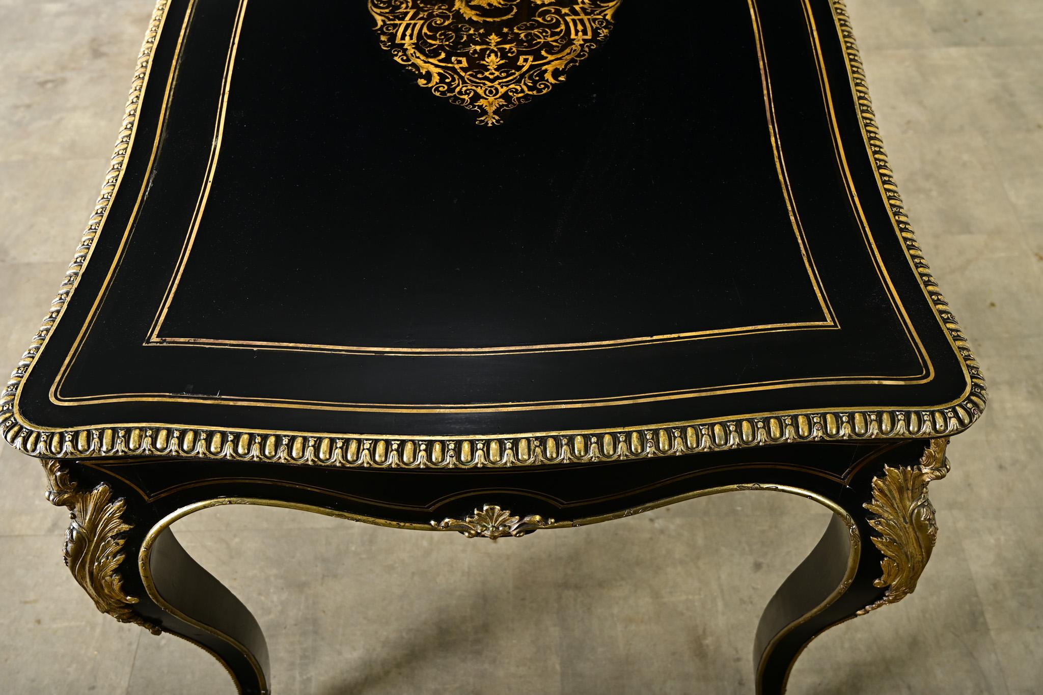Escritorio francés del siglo XIX estilo Luis XV ebonizado en venta 8