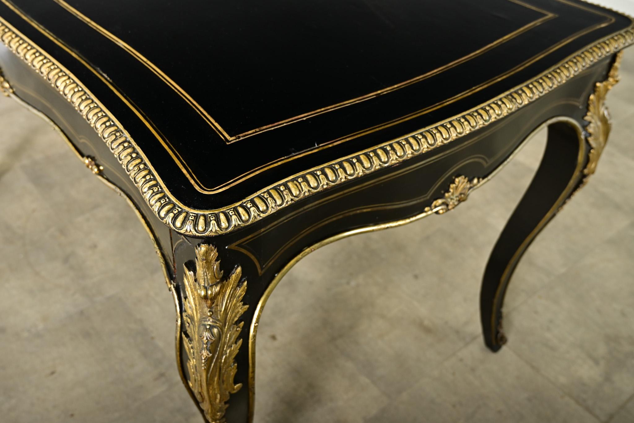 Escritorio francés del siglo XIX estilo Luis XV ebonizado en venta 9