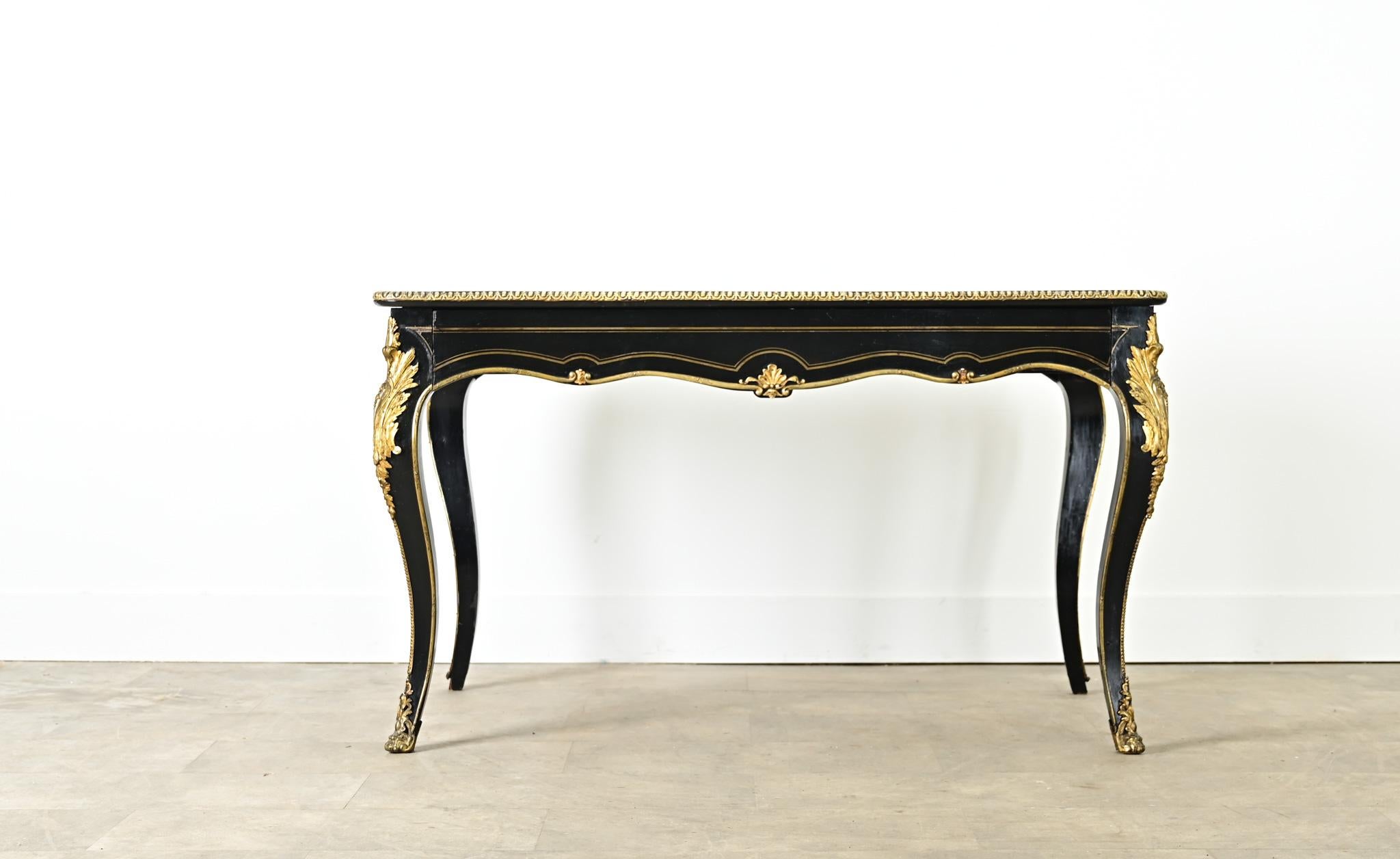 Escritorio francés del siglo XIX estilo Luis XV ebonizado Francés en venta