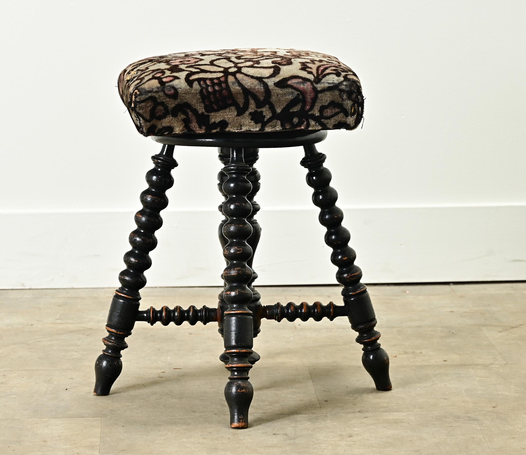 French 19th Century Ebonized Piano Stool In Good Condition For Sale In Baton Rouge, LA