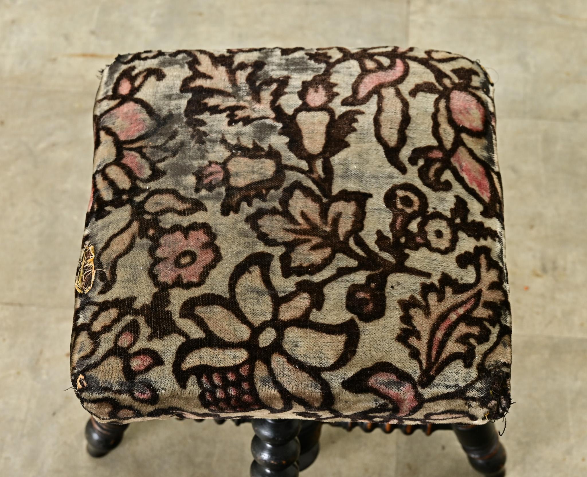 French 19th Century Ebonized Piano Stool In Good Condition In Baton Rouge, LA