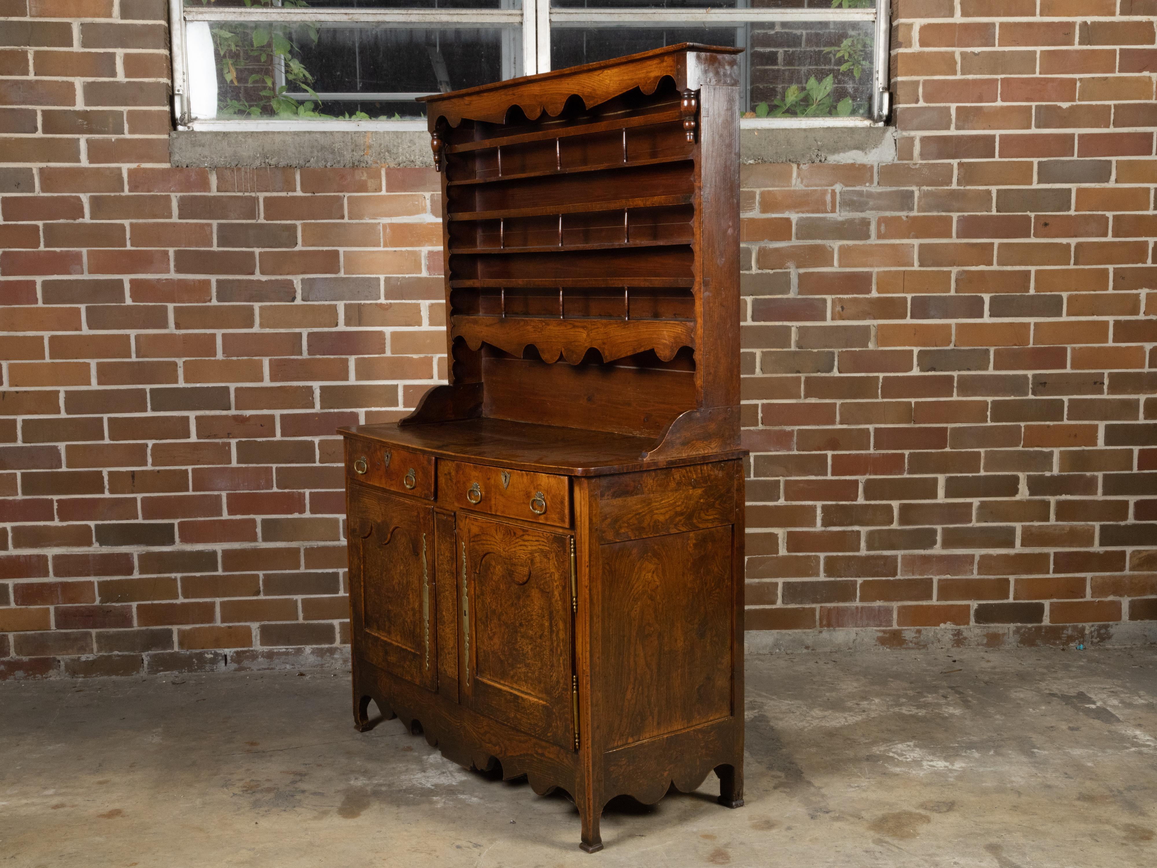 Elfenbeinfarbenes Vaisselier aus dem 19. Jahrhundert mit offenen Einlegeböden, Türen und Schubladen im Angebot 1