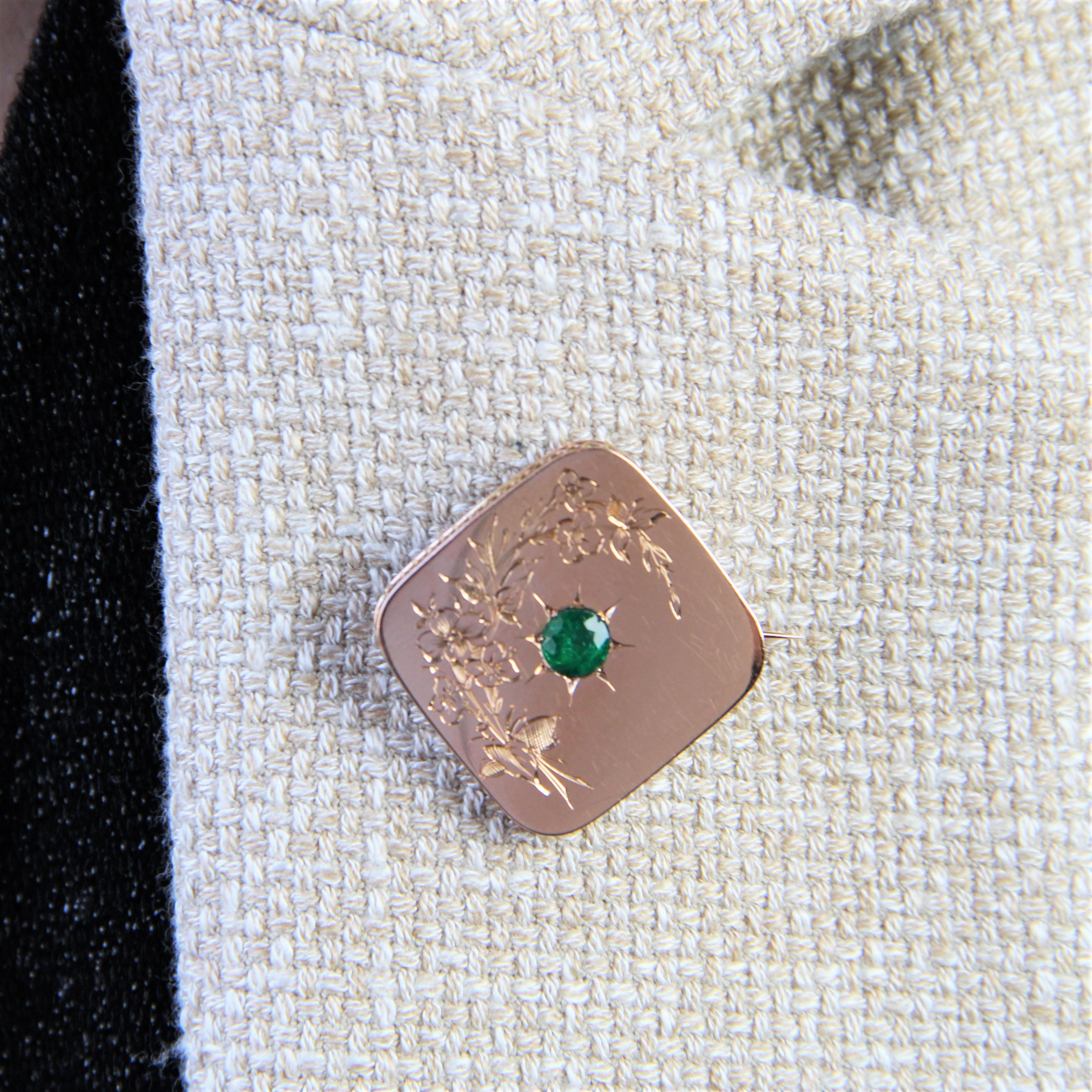 French 19th Century Emerald 18 Karat Rose Gold Brooch For Sale 5