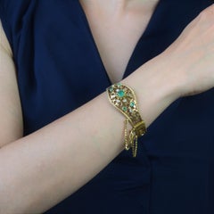 Francese, XIX secolo, Bracciale traforato in oro giallo 18 K con diamante e smeraldo