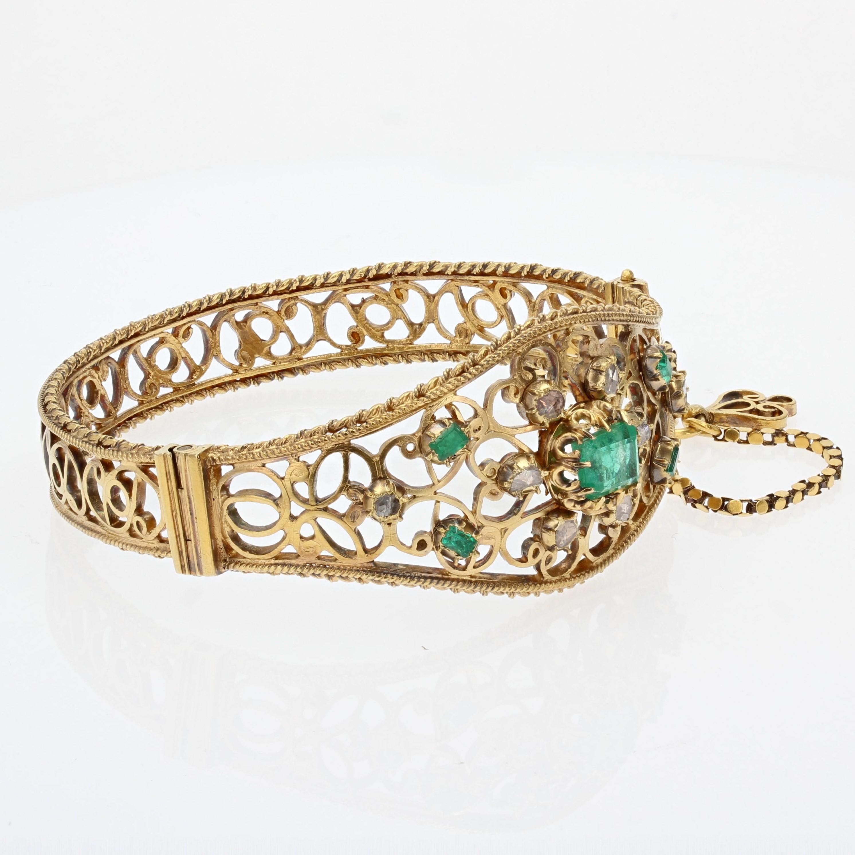 French, 19th Century, Emerald Diamond 18 K Yellow Gold Openwork Bangle Bracelet In Good Condition In Poitiers, FR