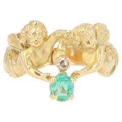 French 19th Century Emerald Diamond 18 Karat Yellow Gold Cherubs Ring