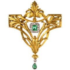 French 19th Century Emerald Diamond 18 Karat Yellow Gold Pendant Brooch
