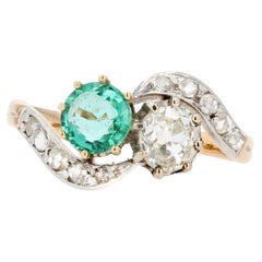 Anello francese del XIX secolo con diamante e smeraldo in oro giallo 18 carati "Tu e io".