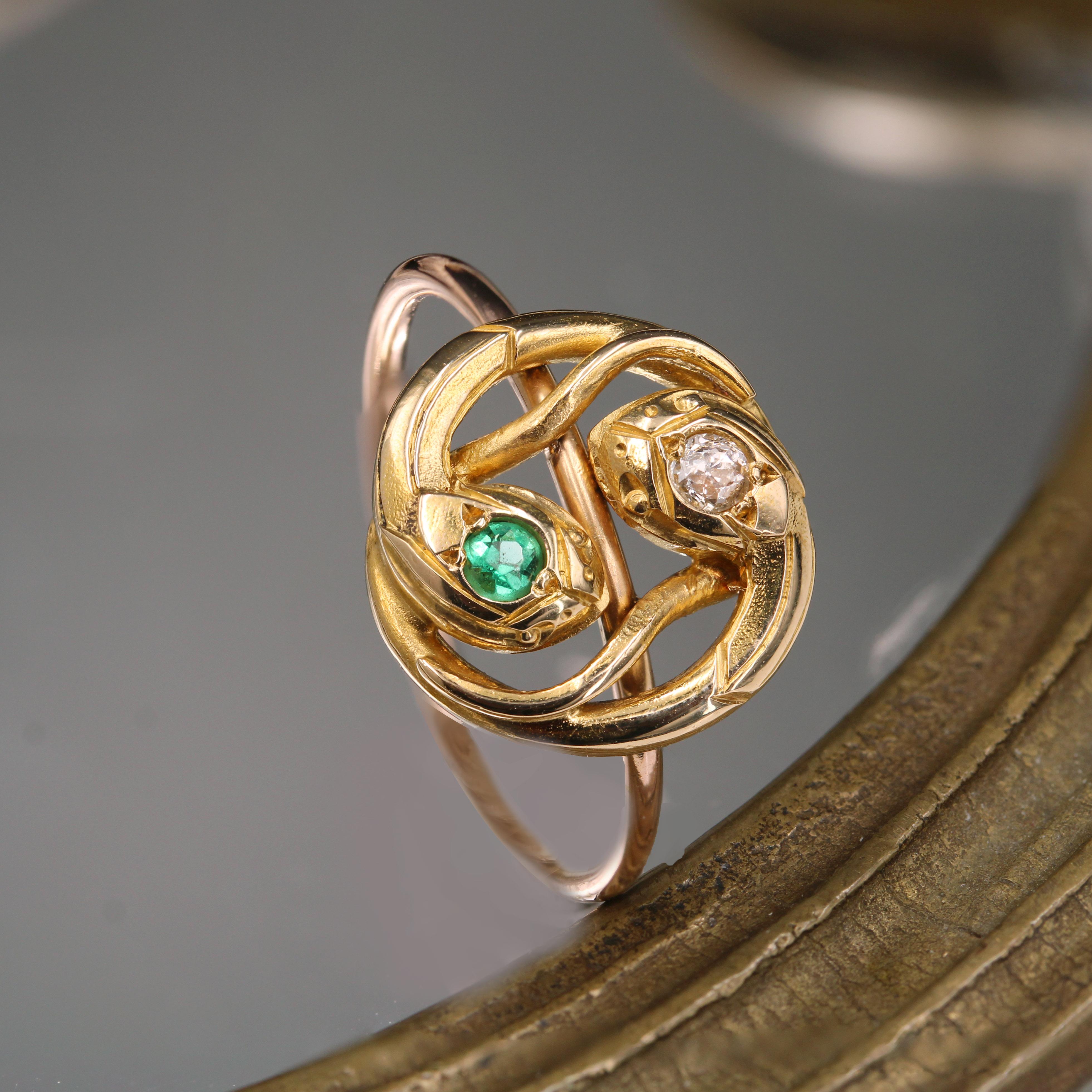 French 19th Century Emerald Diamond 18 Karat Yellow Rose Gold Snake Ring For Sale 7