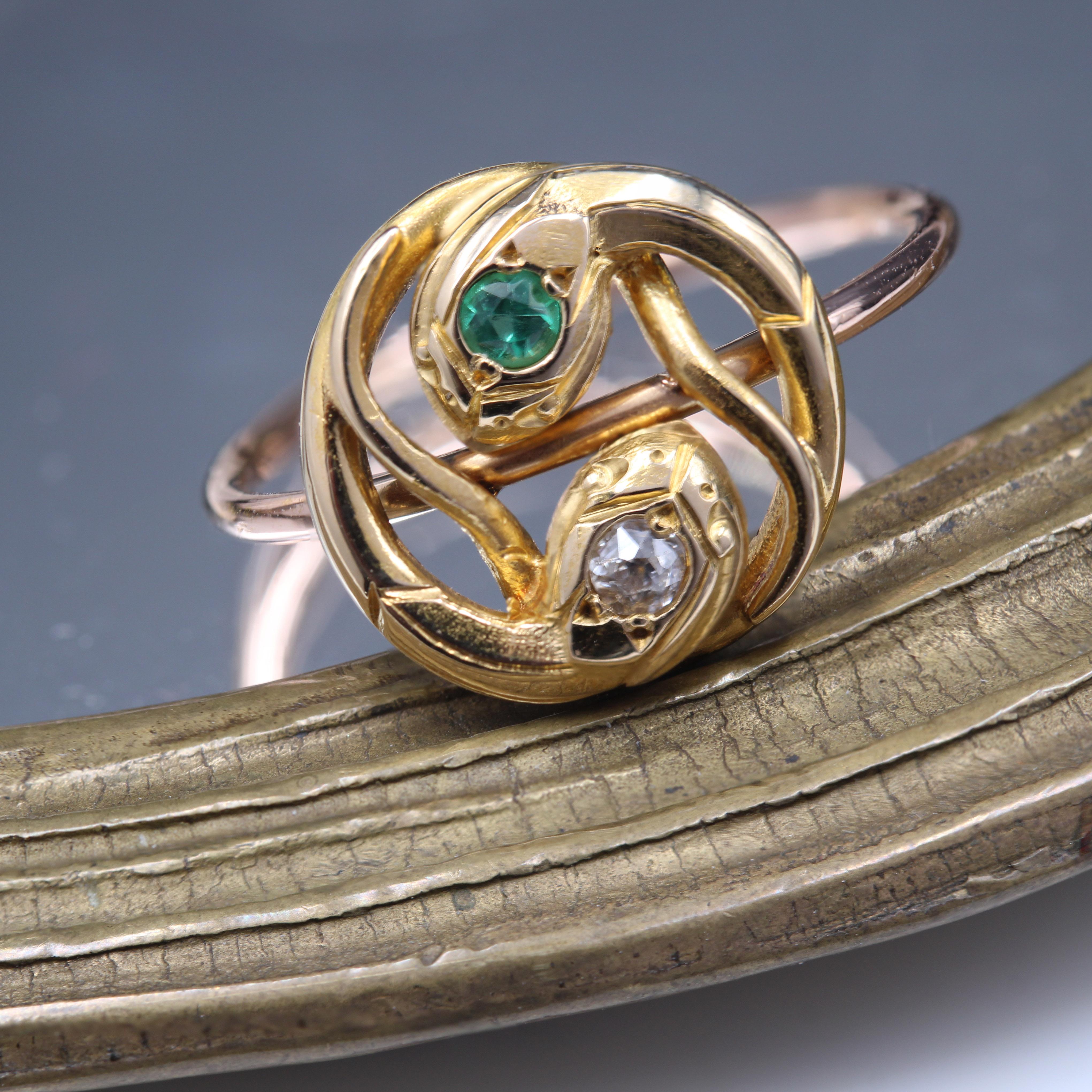 Napoleon III French 19th Century Emerald Diamond 18 Karat Yellow Rose Gold Snake Ring For Sale