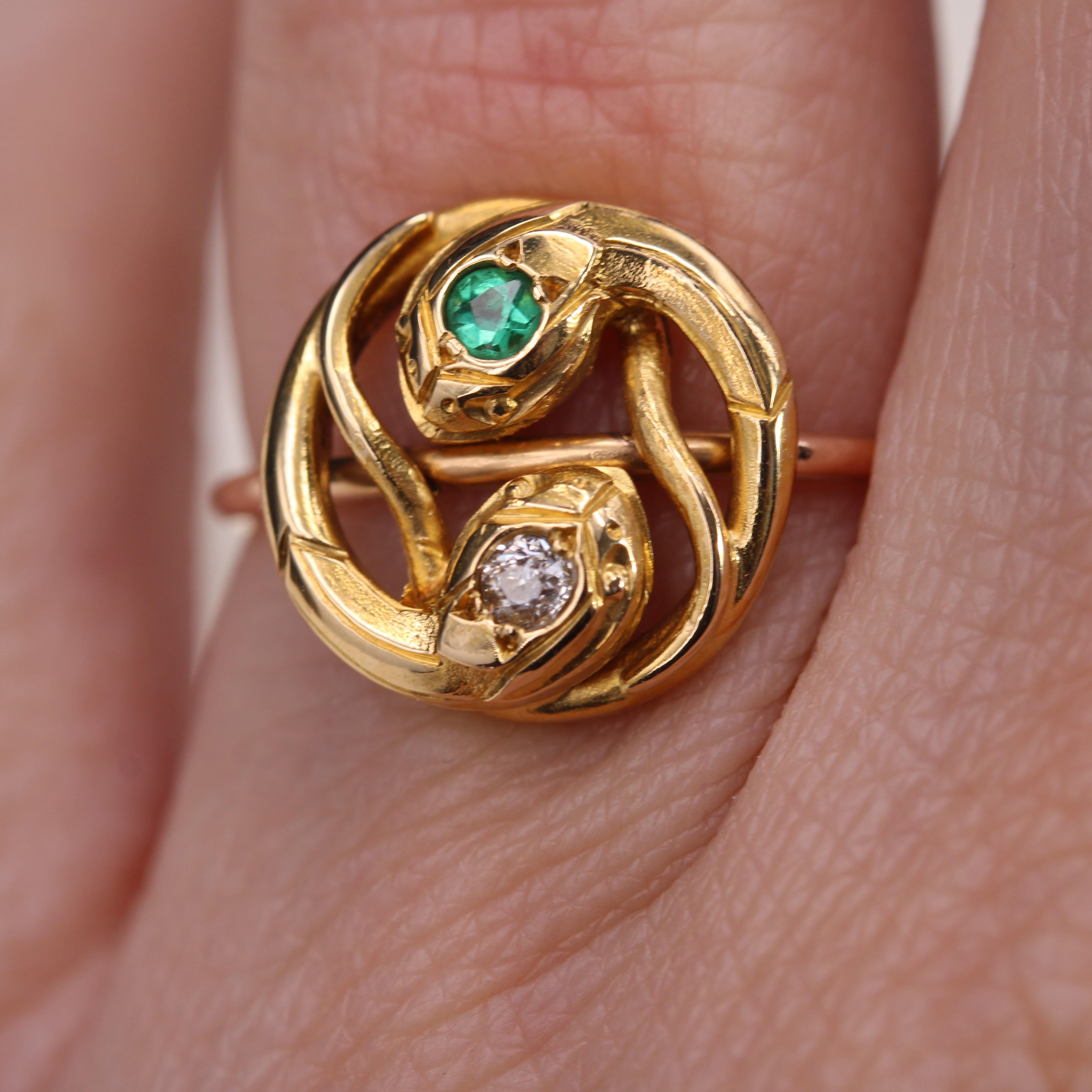 French 19th Century Emerald Diamond 18 Karat Yellow Rose Gold Snake Ring For Sale 1