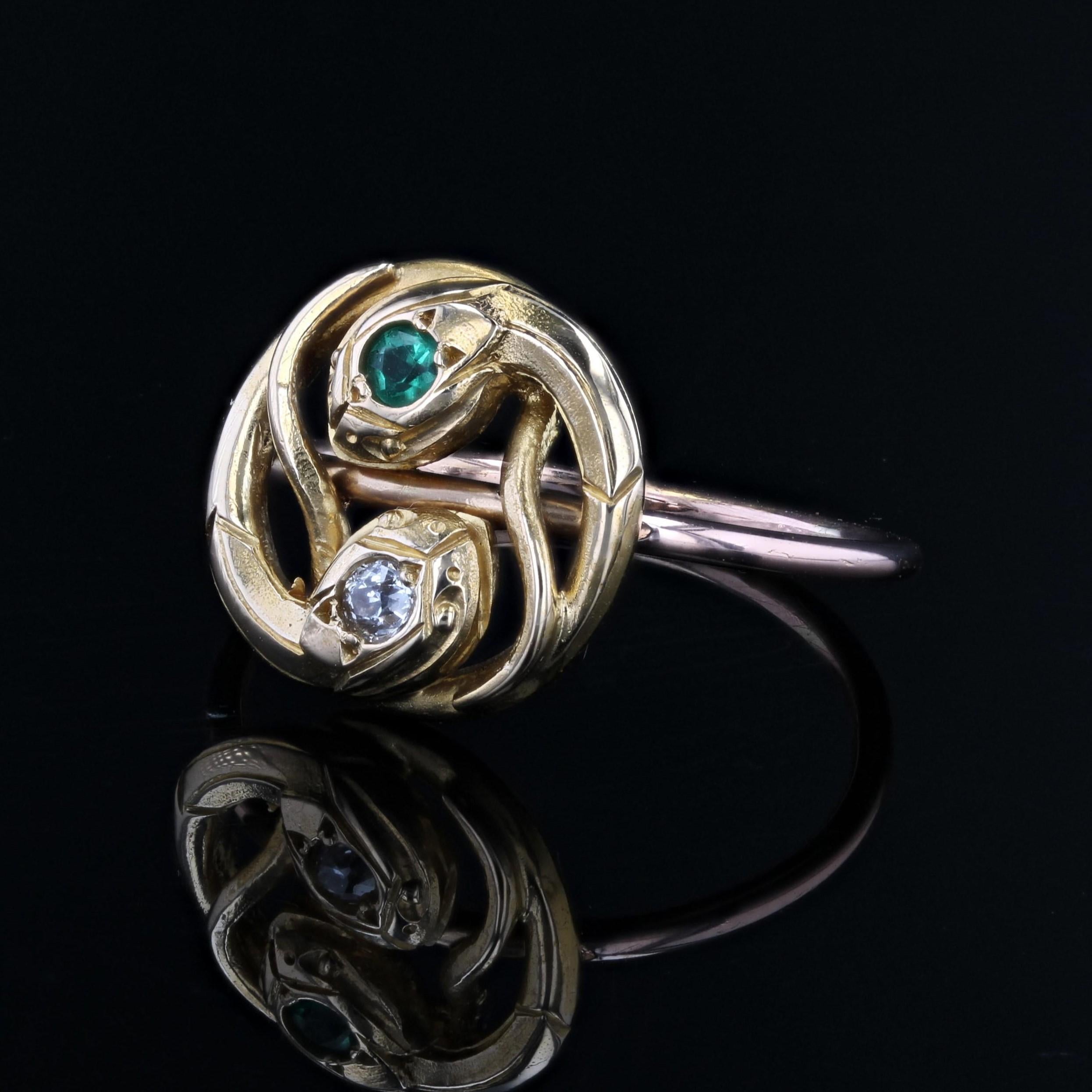 Bague serpent française du 19ème siècle en or jaune et rose 18 carats avec émeraudes et diamants en vente 3
