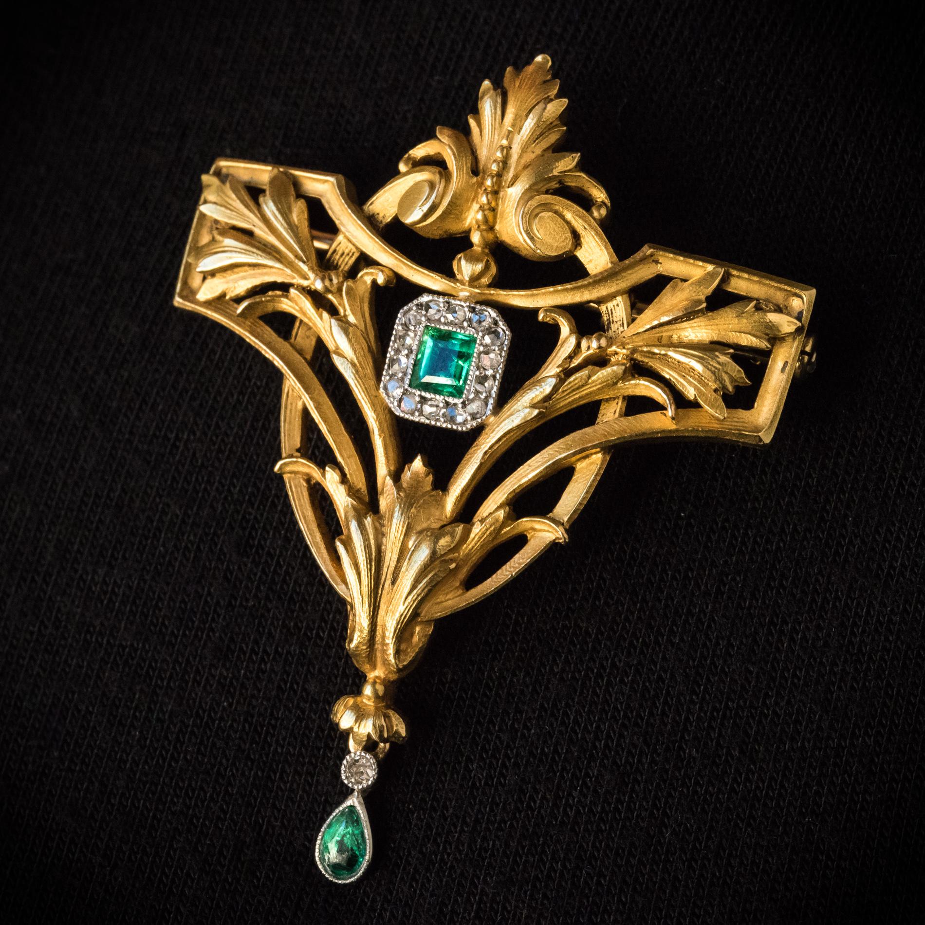 Napoleon III French 19th Century Emerald Diamond 18 Karat Yellow Gold Pendant Brooch