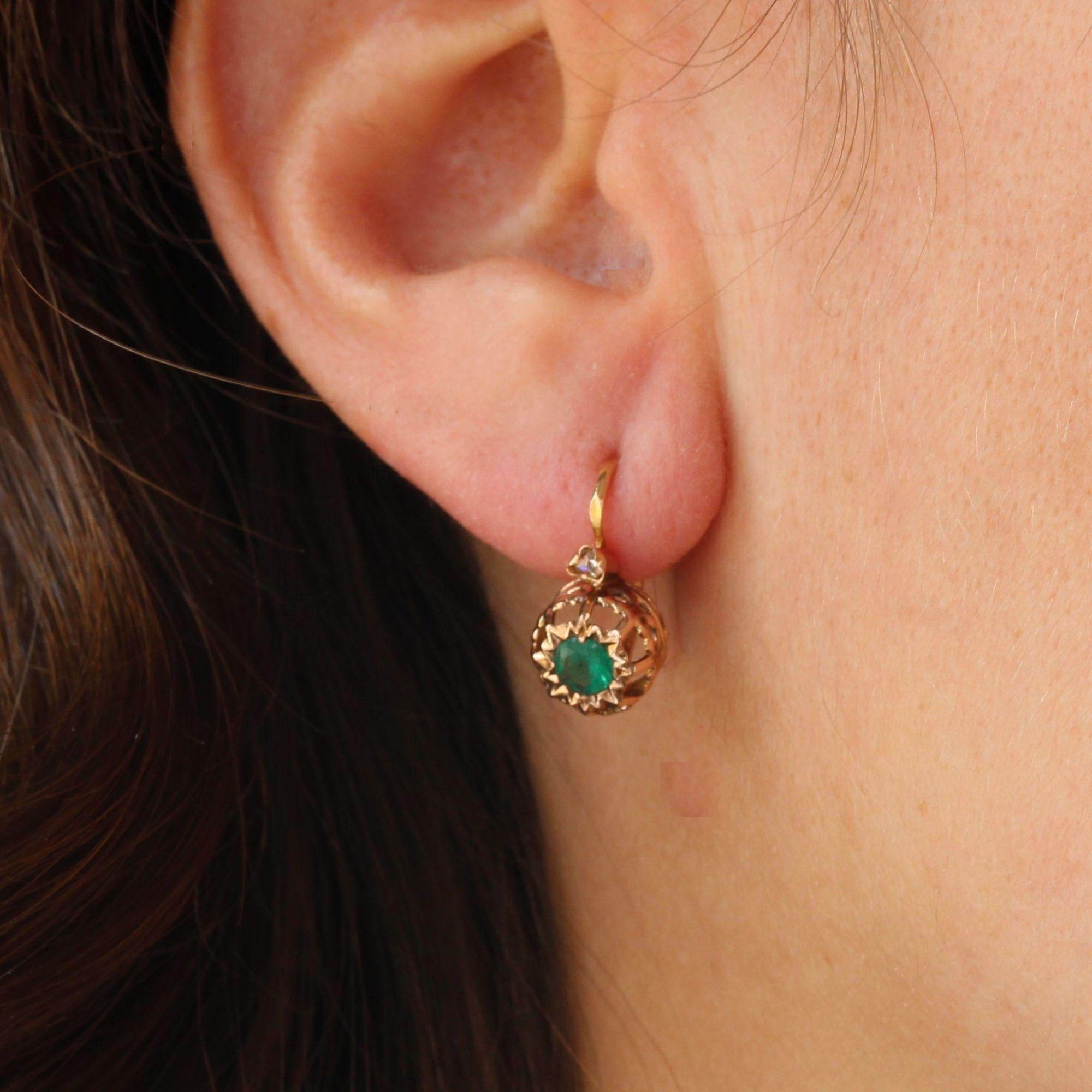 French 19th Century Emerald Diamonds 18 Karat Rose Gold Lever Back Earrings In Good Condition In Poitiers, FR