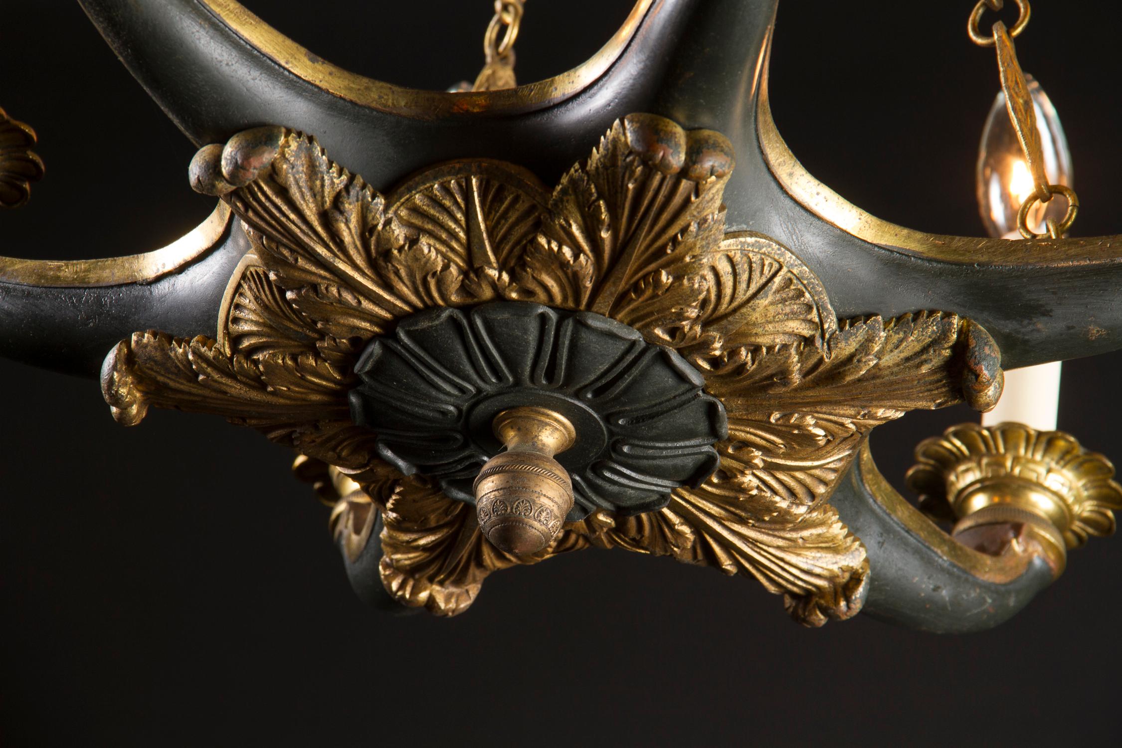 Französischer Empire-Bronze-Kronleuchter aus dem 19. Jahrhundert mit Fackel und dekorativer Kette im Zustand „Gut“ im Angebot in New Orleans, LA