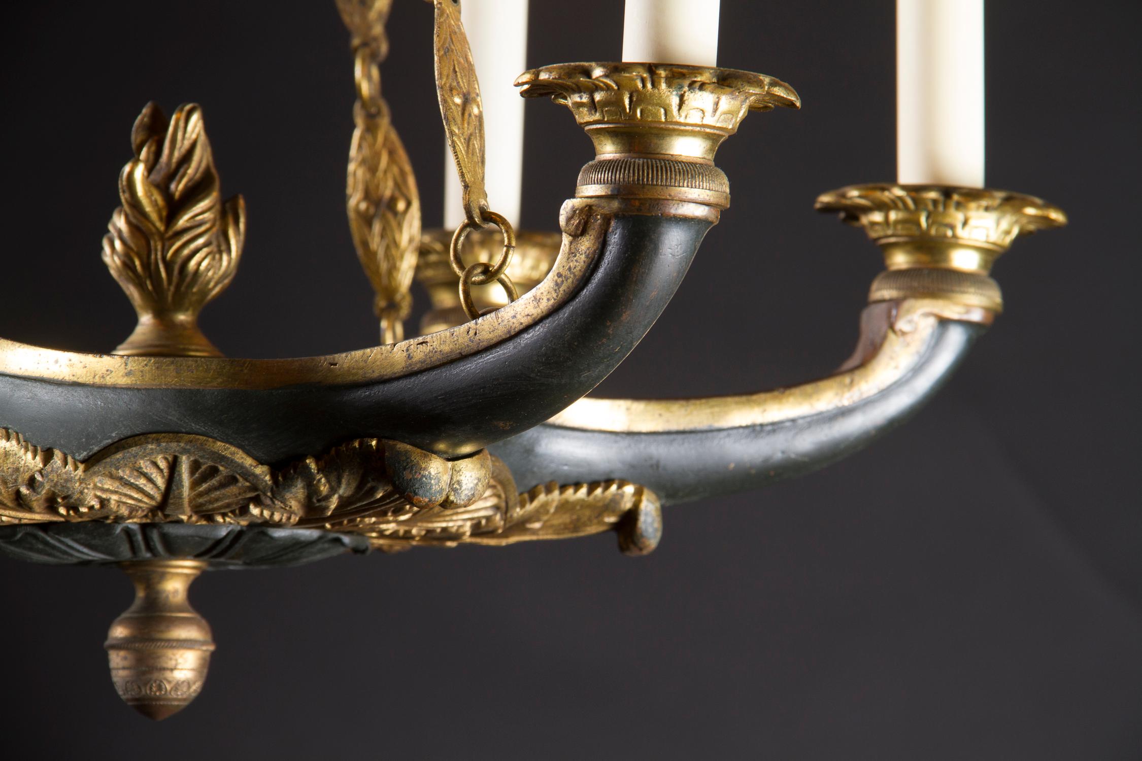 Französischer Empire-Bronze-Kronleuchter aus dem 19. Jahrhundert mit Fackel und dekorativer Kette im Angebot 2