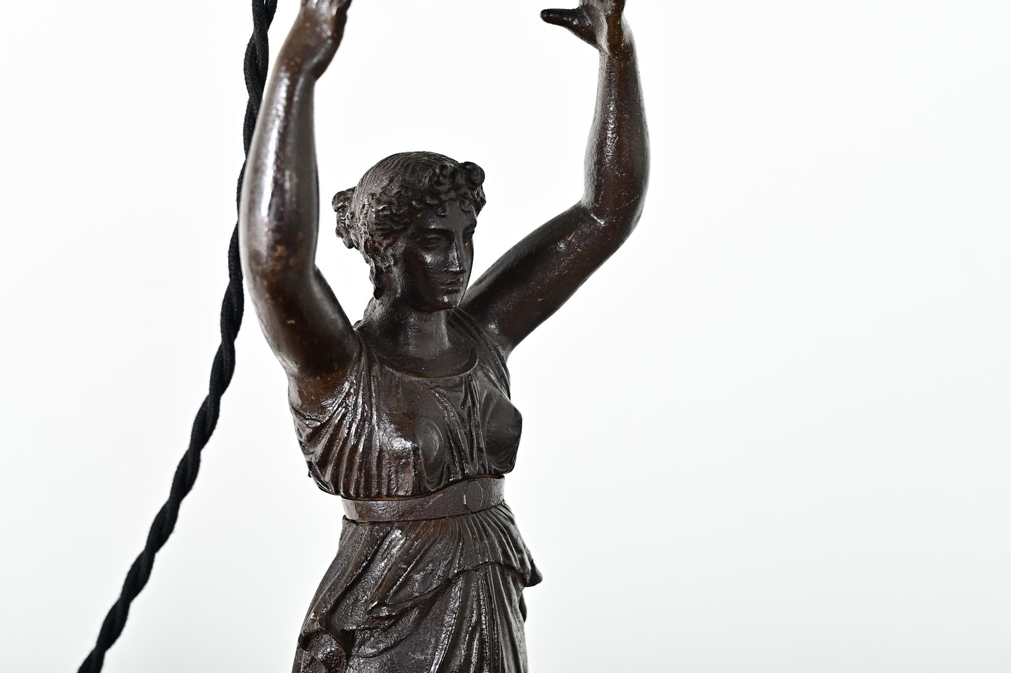 Lámpara de mesa francesa de bronce imperio del siglo XIX en venta 3