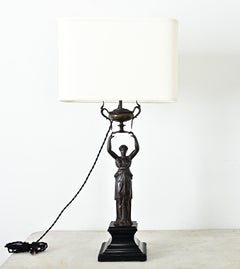 Lámpara de mesa francesa de bronce imperio del siglo XIX