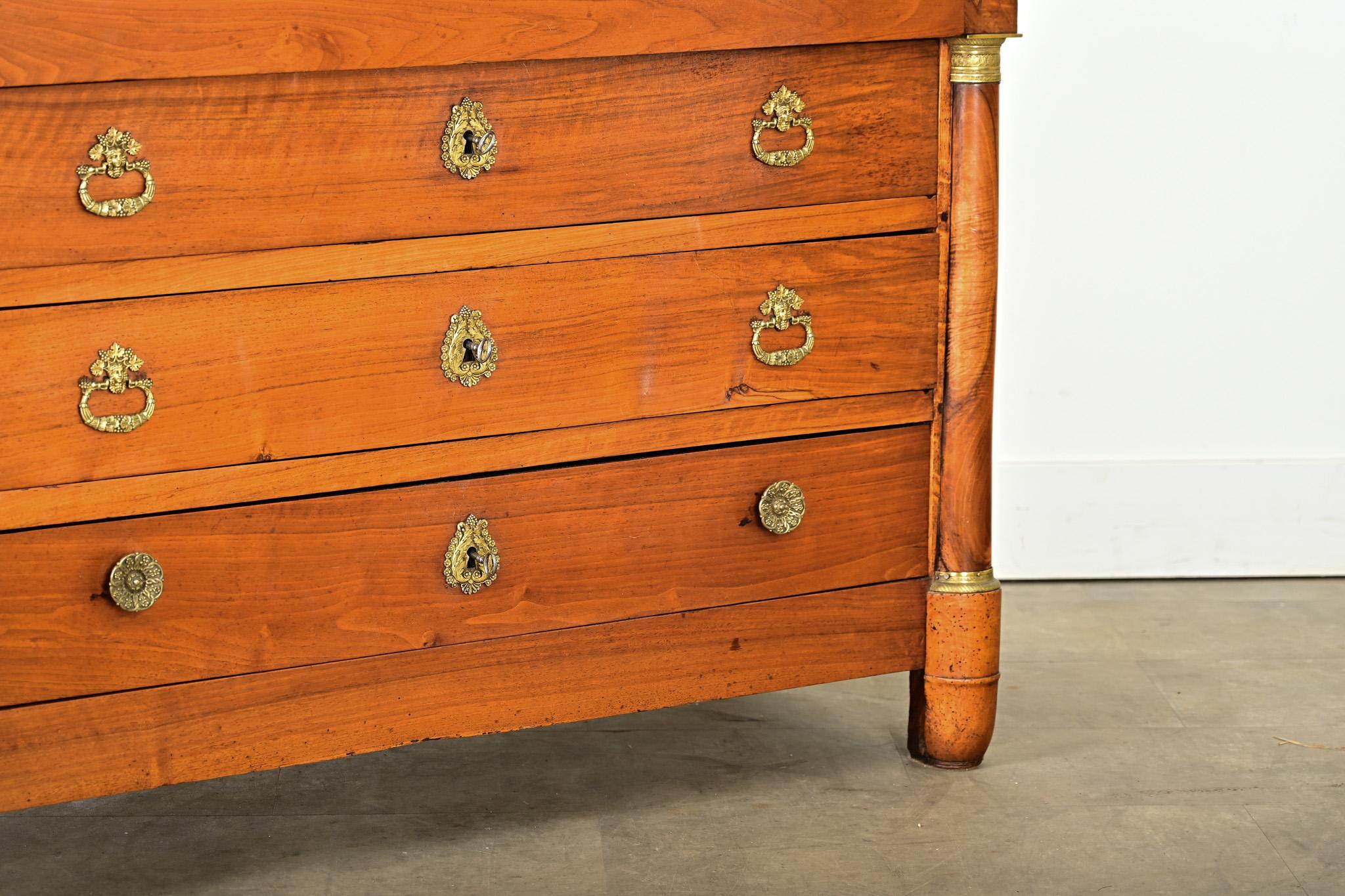 Ottone Commode Impero francese del XIX secolo in vendita