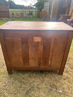 Commode française du XIXe siècle, style Empire, en acajou flammé