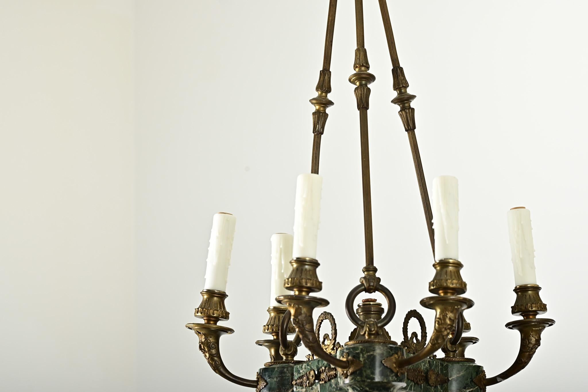 Lampadario impero francese del XIX secolo in marmo e bronzo dorato 5