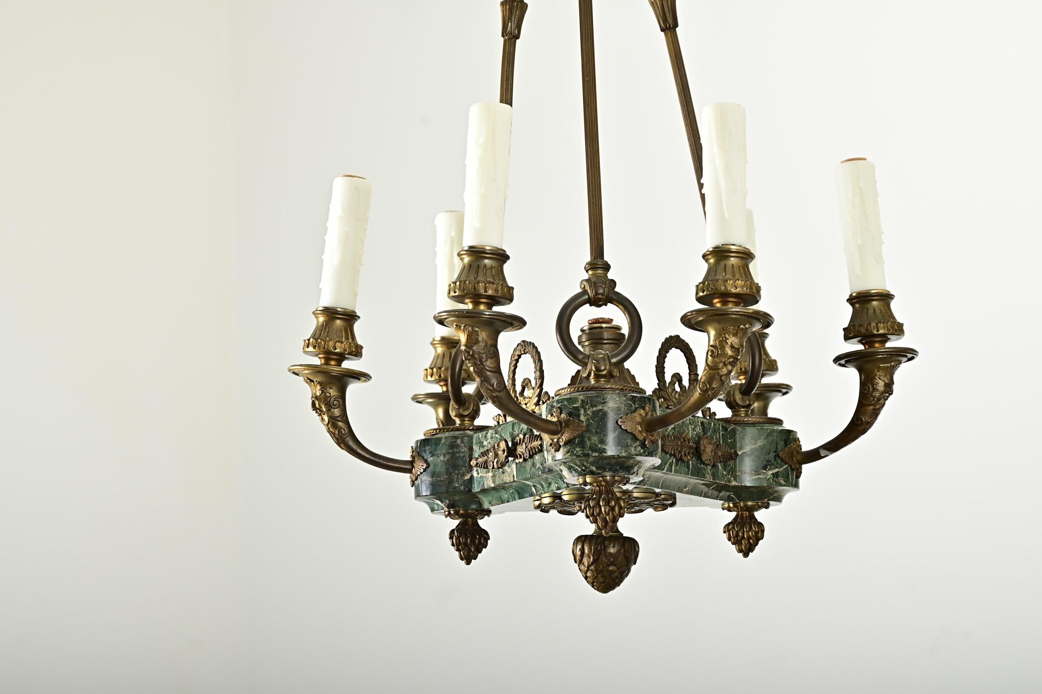 Lampadario impero francese del XIX secolo in marmo e bronzo dorato 6