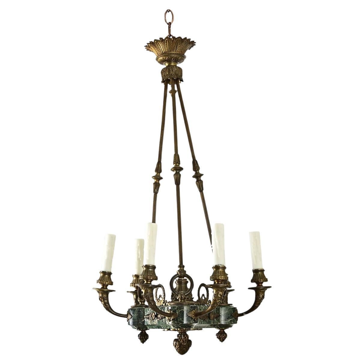 Lampadario impero francese del XIX secolo in marmo e bronzo dorato