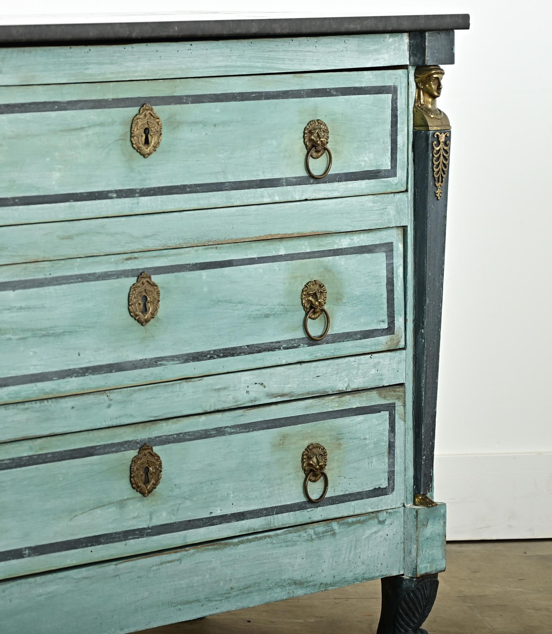 Commode francese dipinta in stile impero del XIX secolo in vendita 6