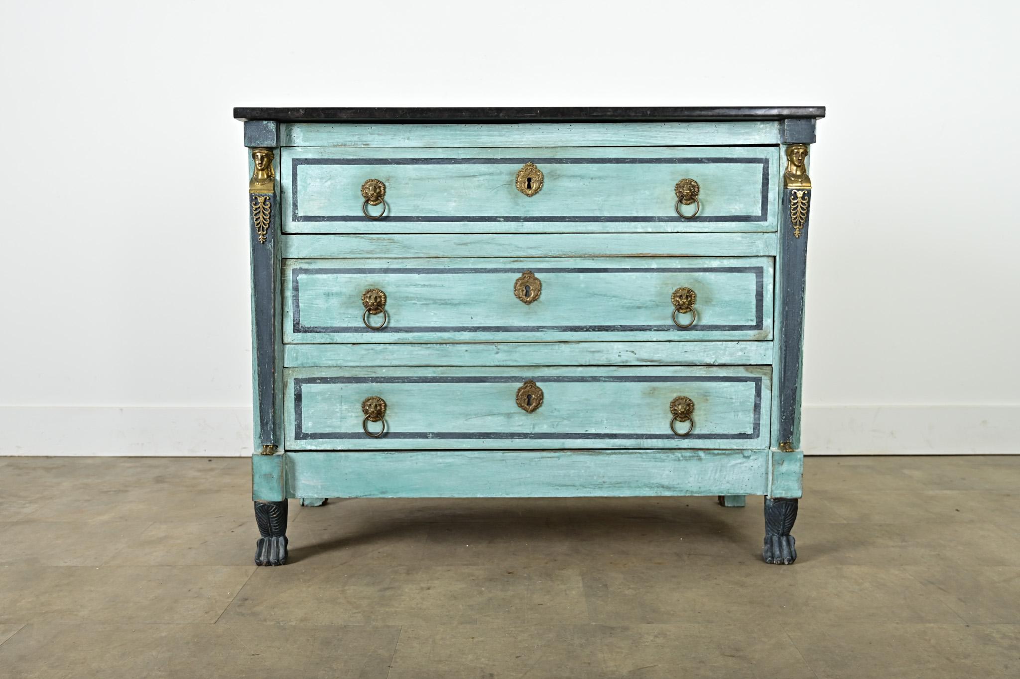 Stile impero Commode francese dipinta in stile impero del XIX secolo in vendita