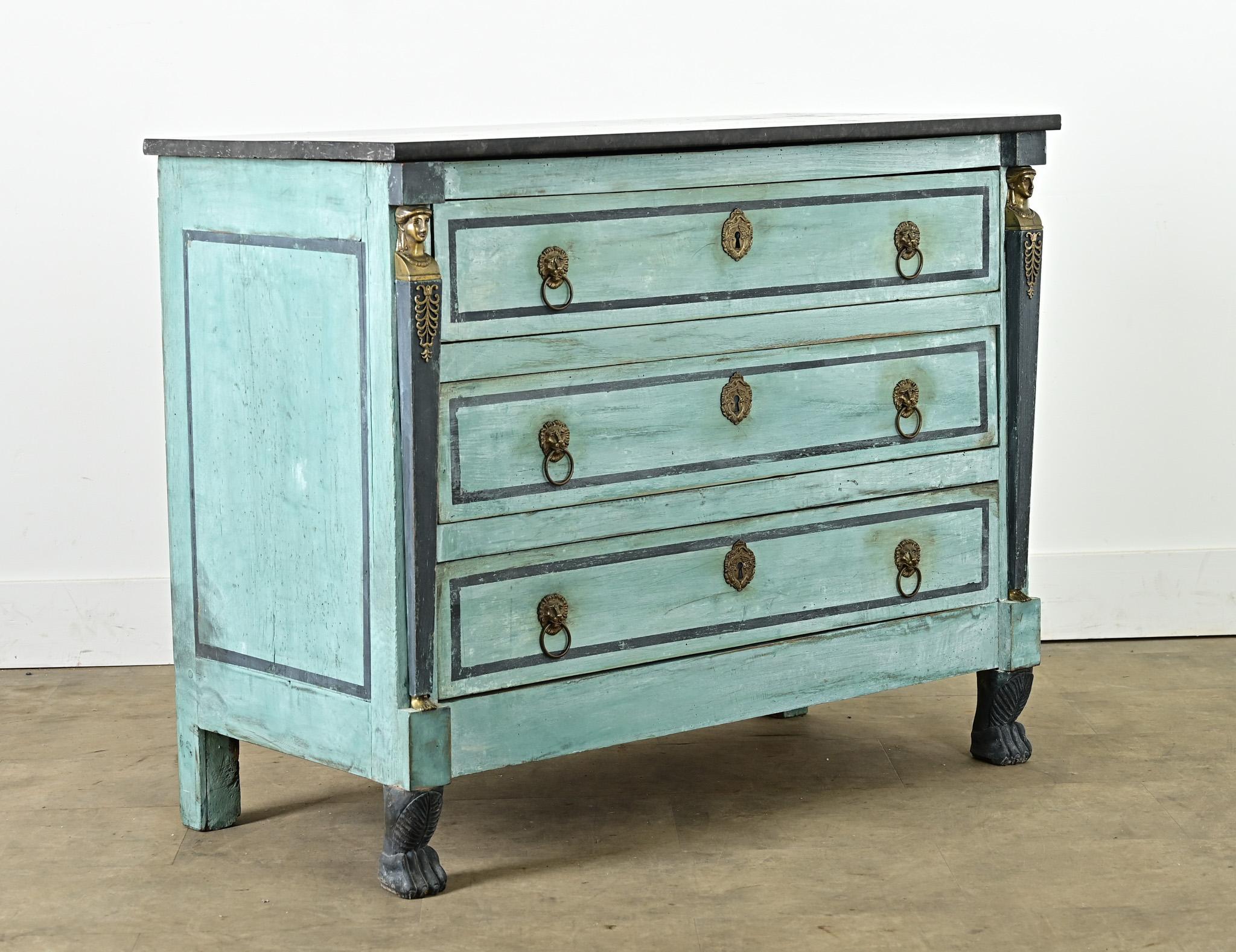 Commode francese dipinta in stile impero del XIX secolo In condizioni buone in vendita a Baton Rouge, LA