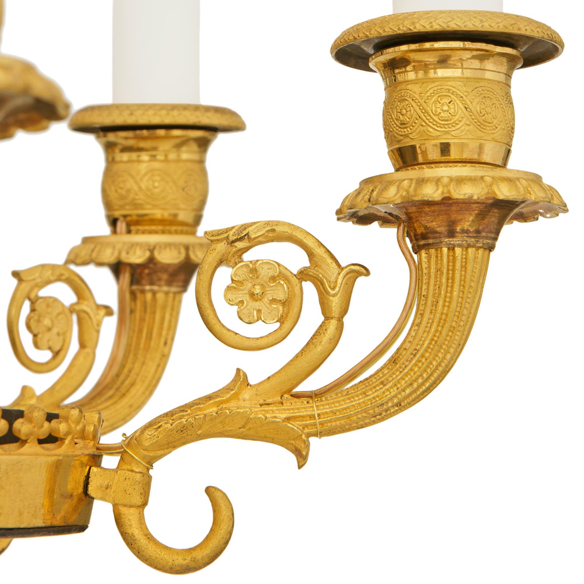 Francese French 19th century Empire Period Bronze and Ormolu chandelier, circa 1805 in vendita