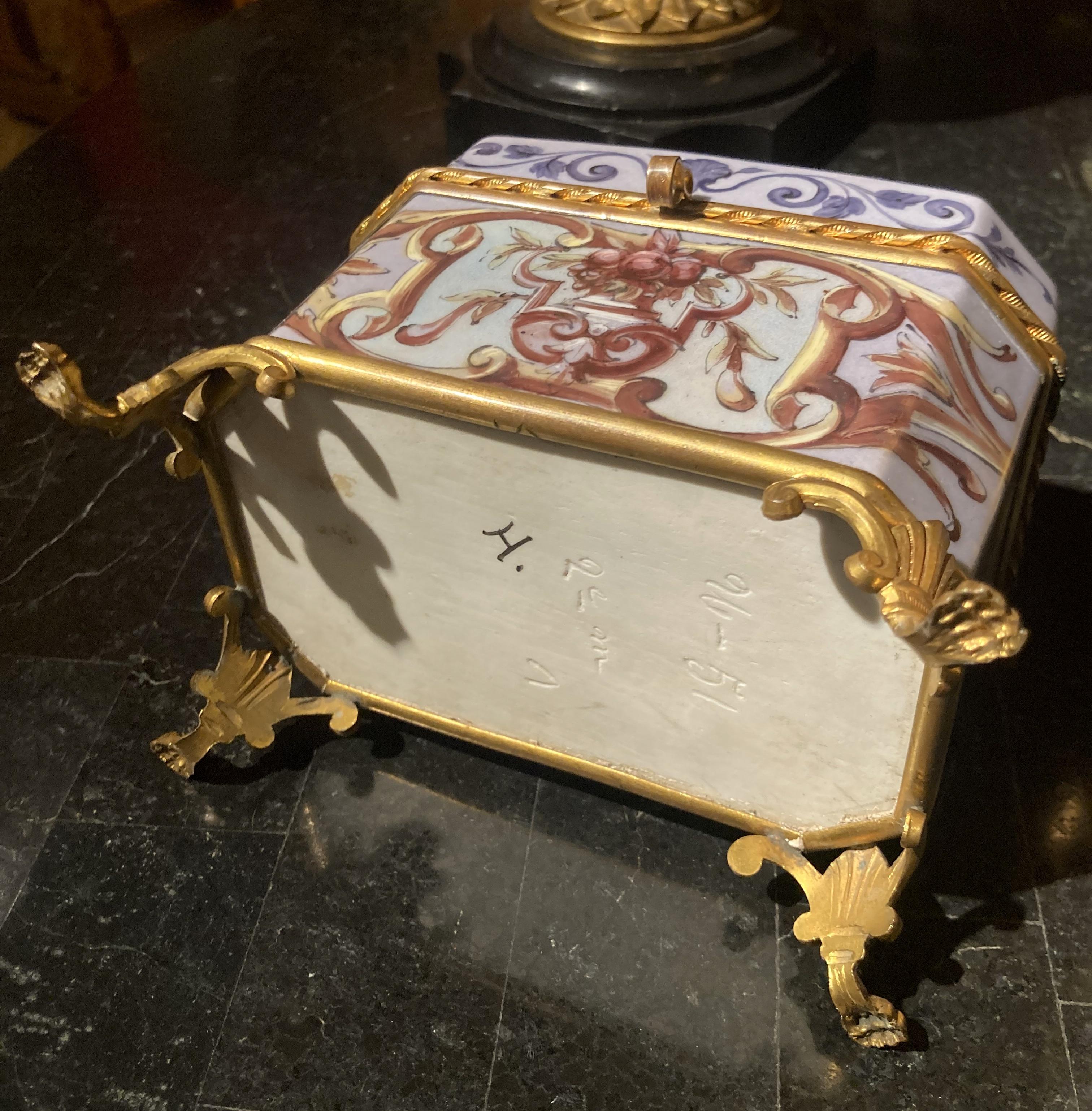 French 19th Century Empire Porcelain and Gilt Bronze Decorative Jewelry Box For Sale 10