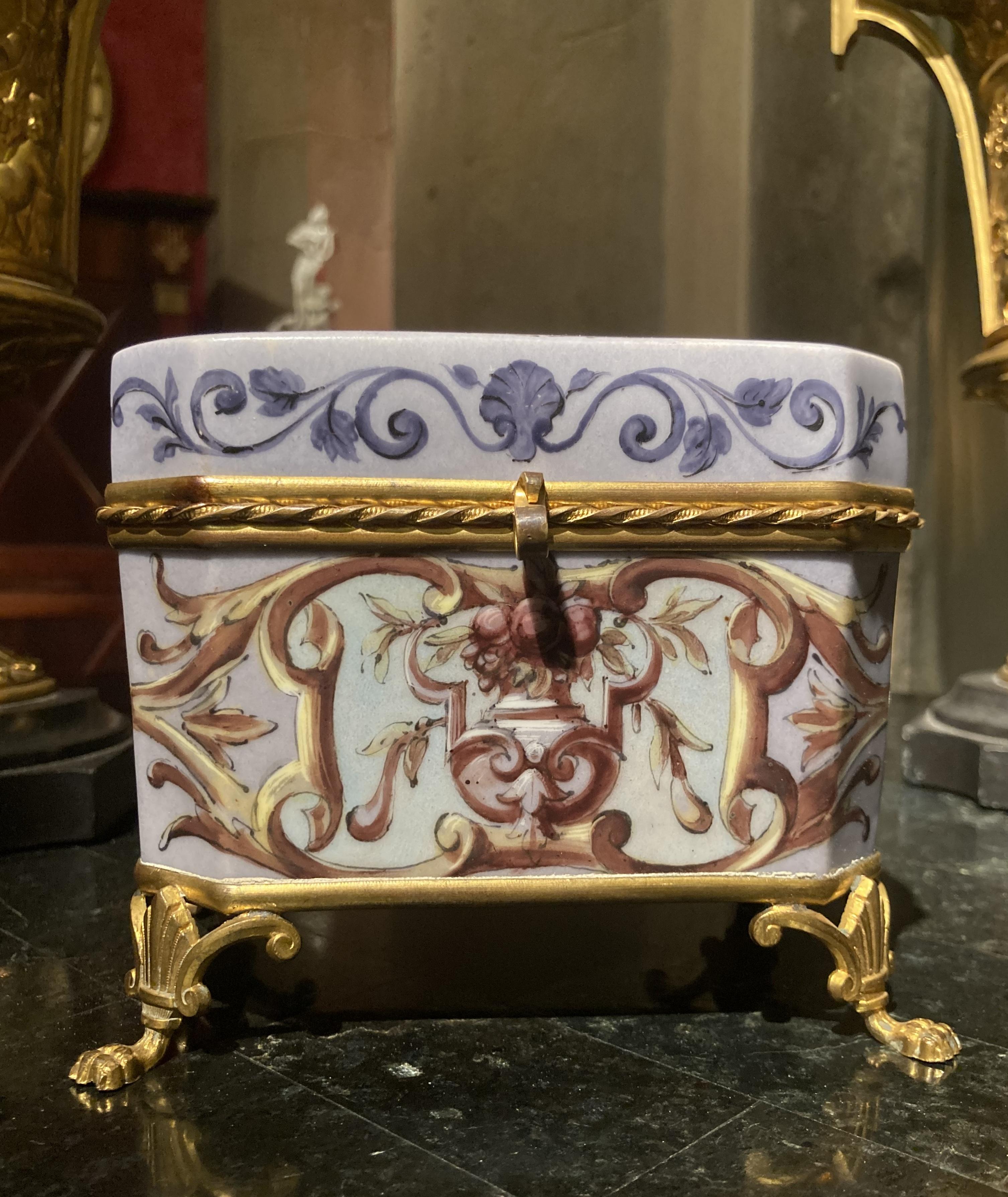 French 19th Century Empire Porcelain and Gilt Bronze Decorative Jewelry Box For Sale 2