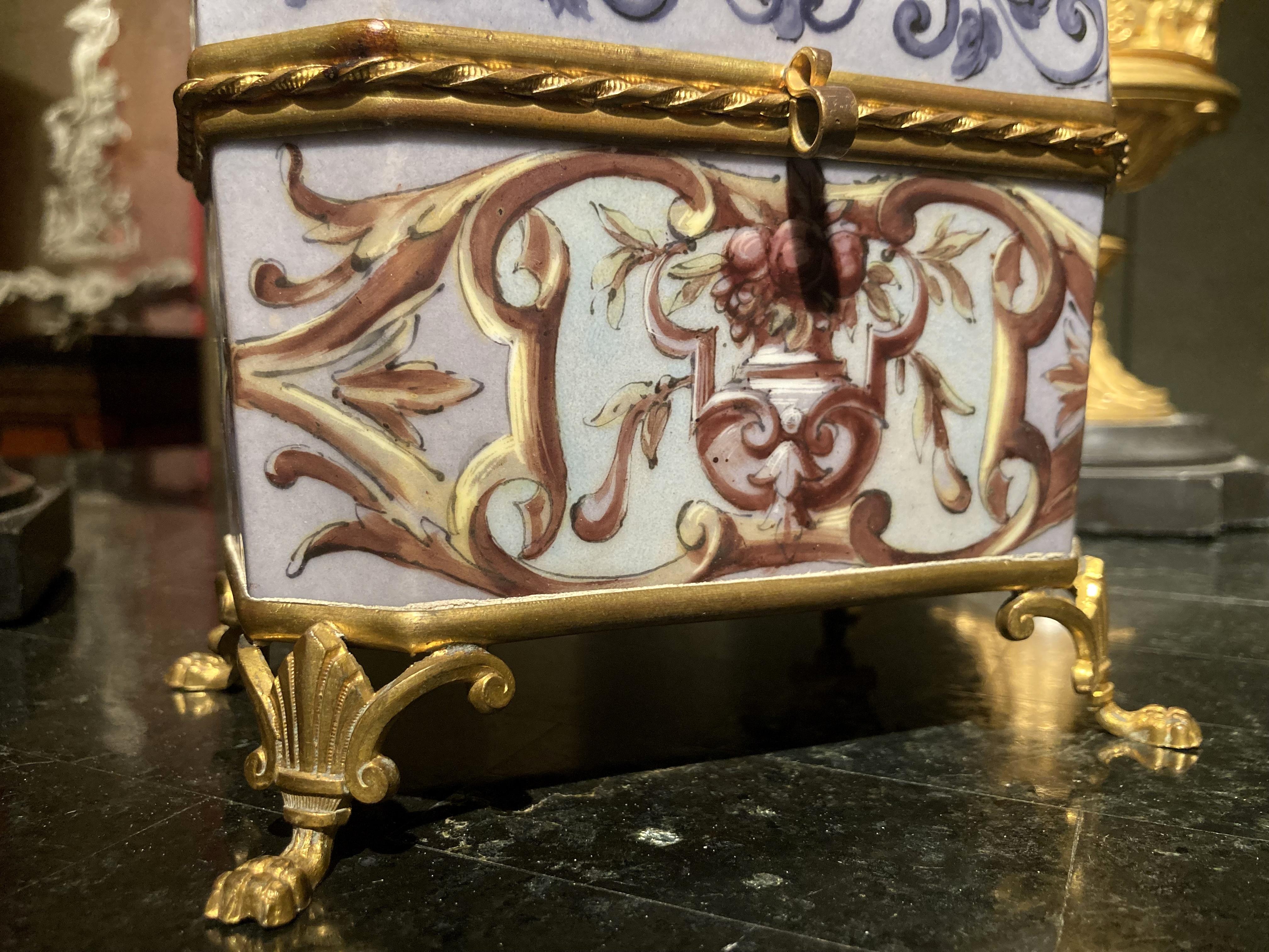 French 19th Century Empire Porcelain and Gilt Bronze Decorative Jewelry Box For Sale 3