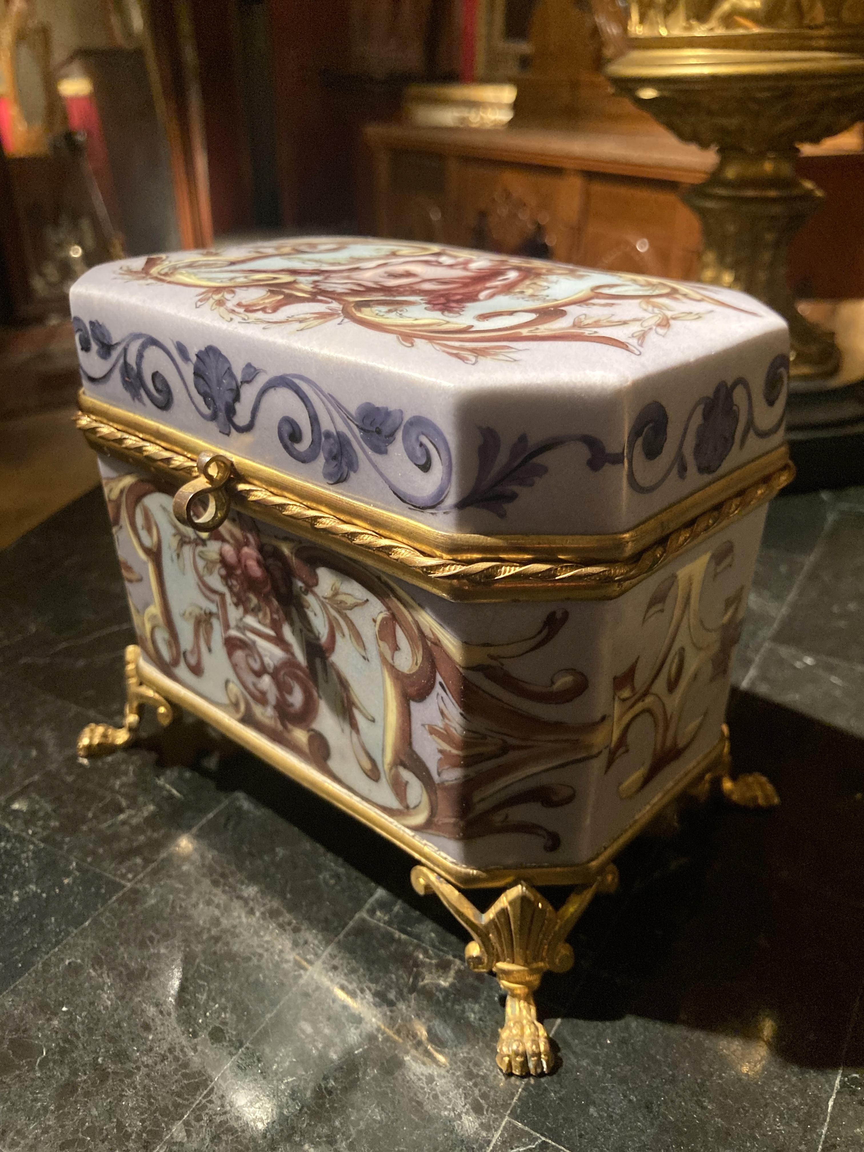 French 19th Century Empire Porcelain and Gilt Bronze Decorative Jewelry Box For Sale 5